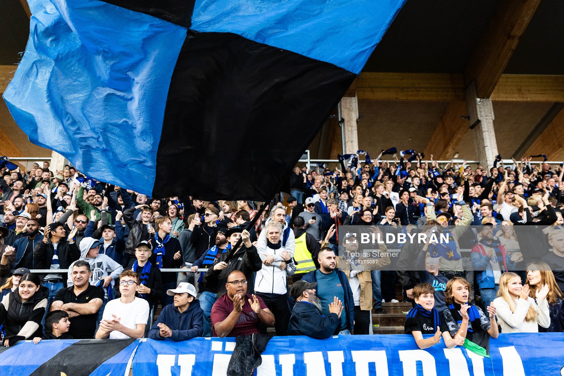 Sirius supportrar jublar