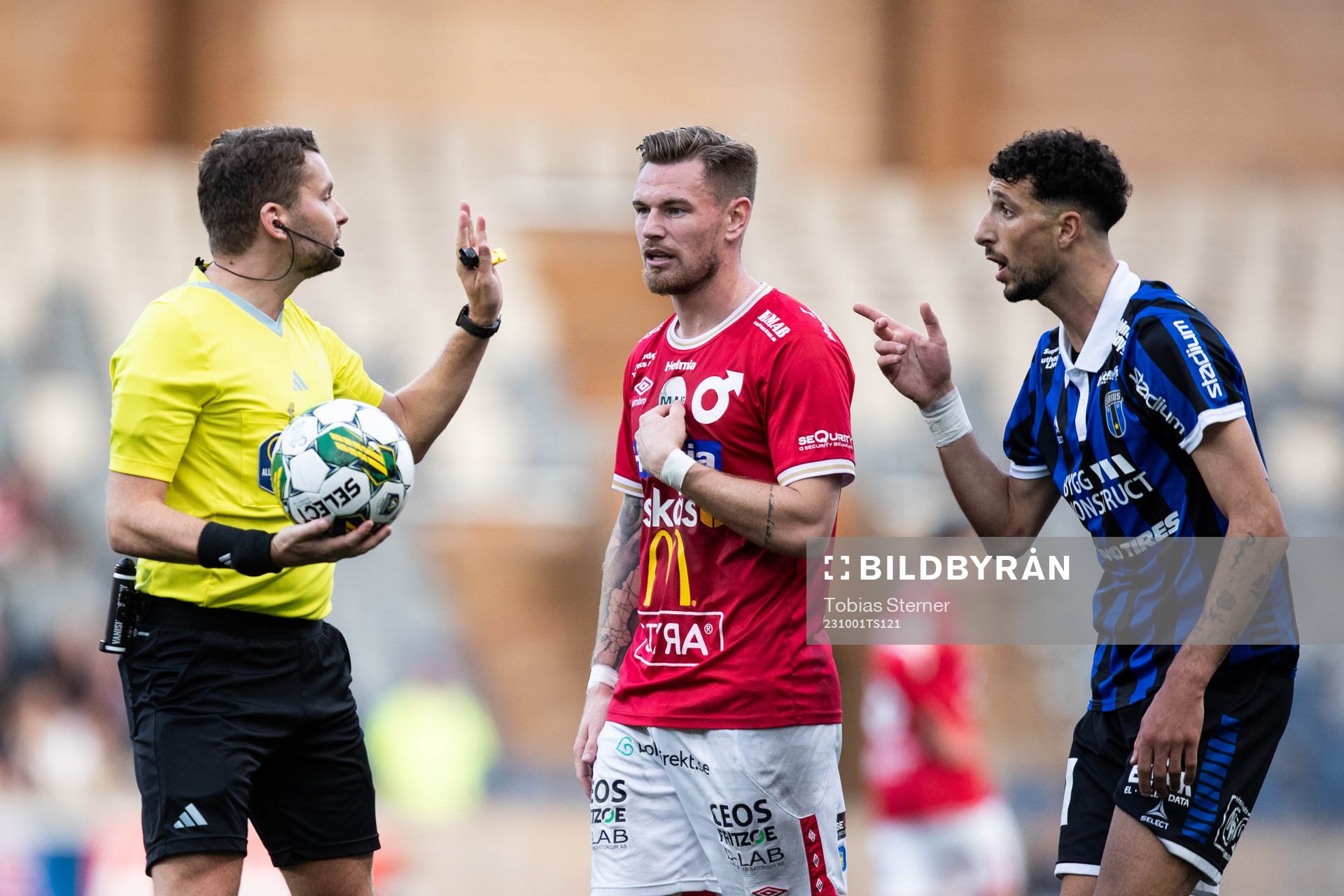 Domare Joakim Östling, Degerfors Rasmus Örqvist och