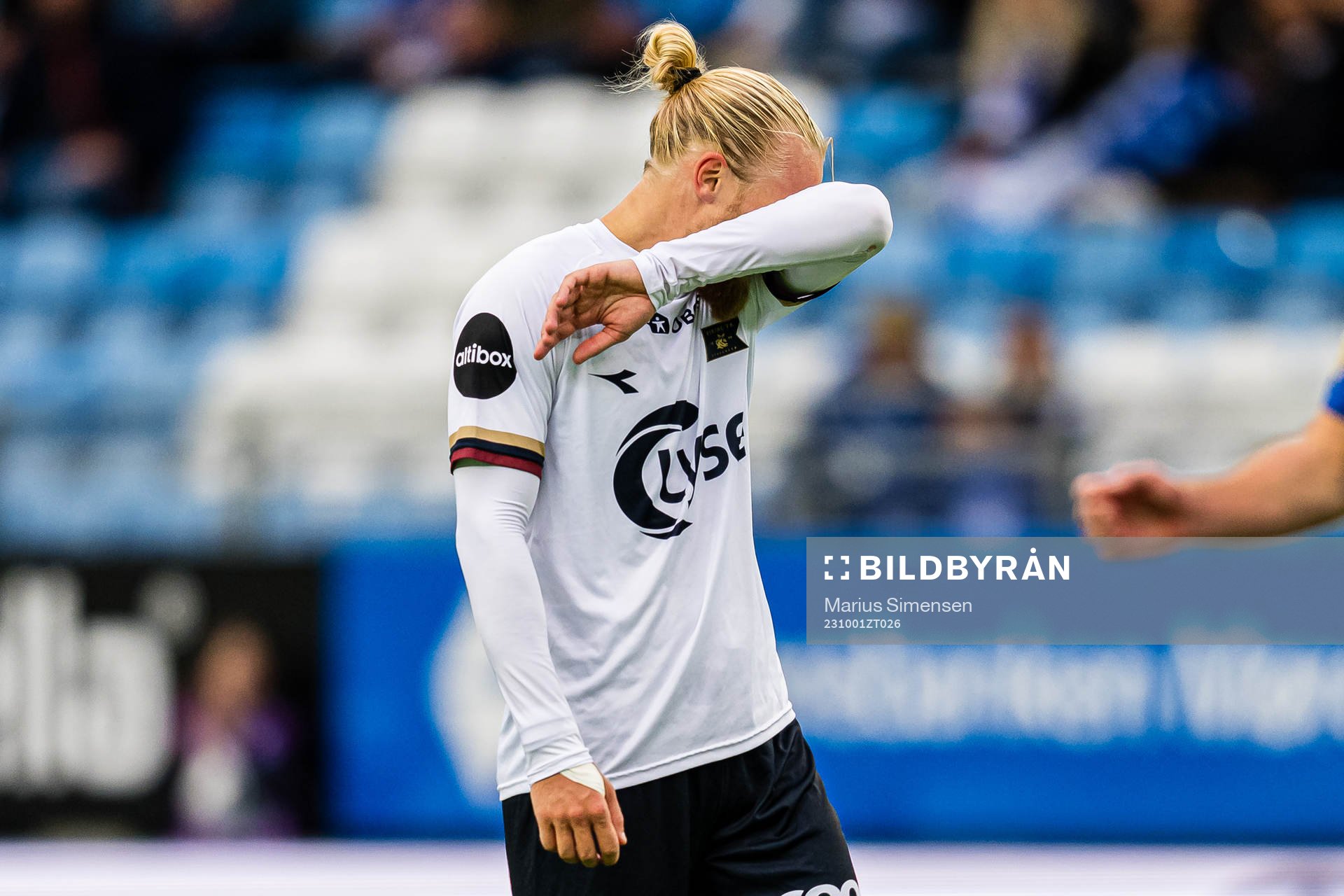 Lars-Jørgen Salvesen of Viking looks dejected