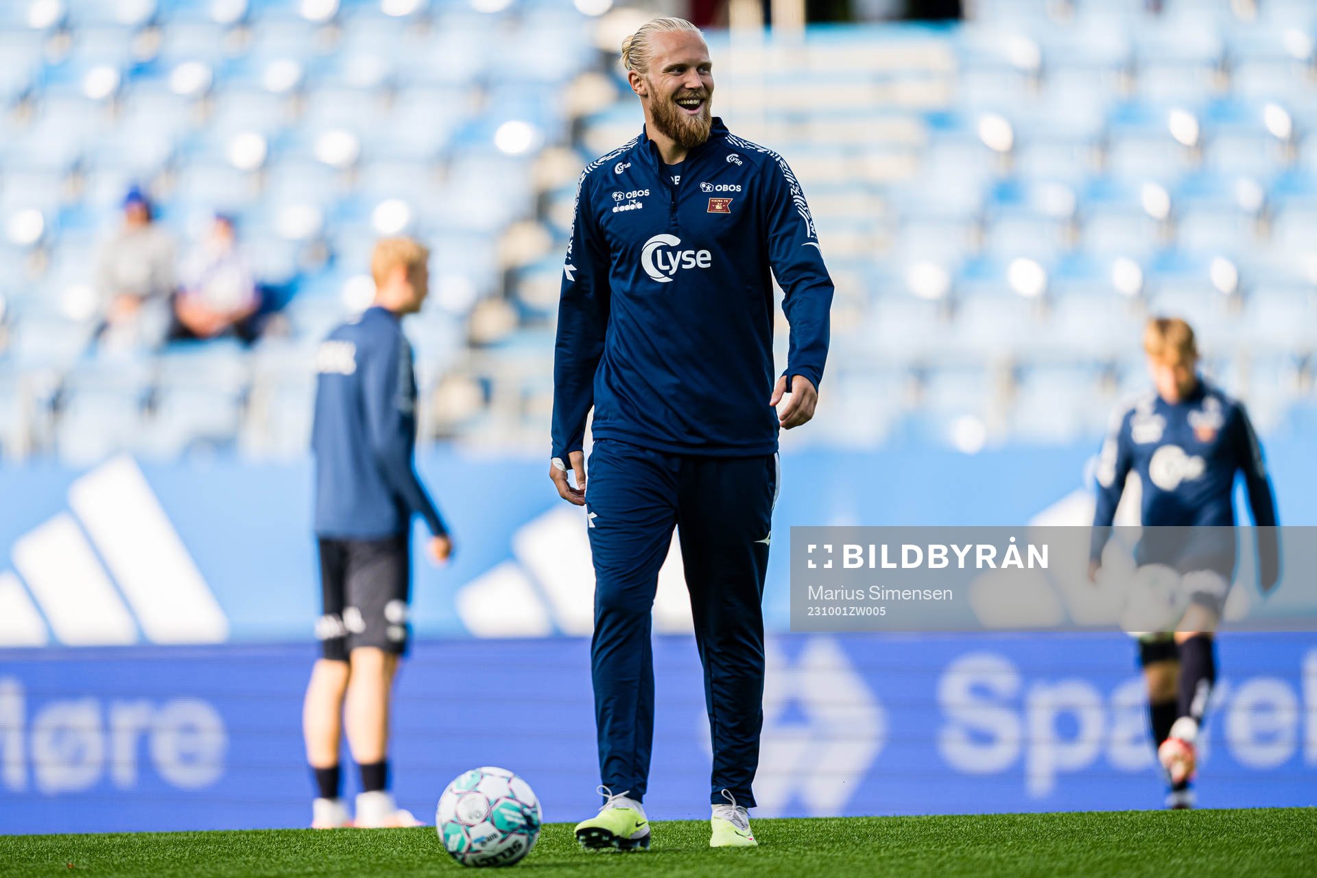 Lars-Jørgen Salvesen of Viking warms up