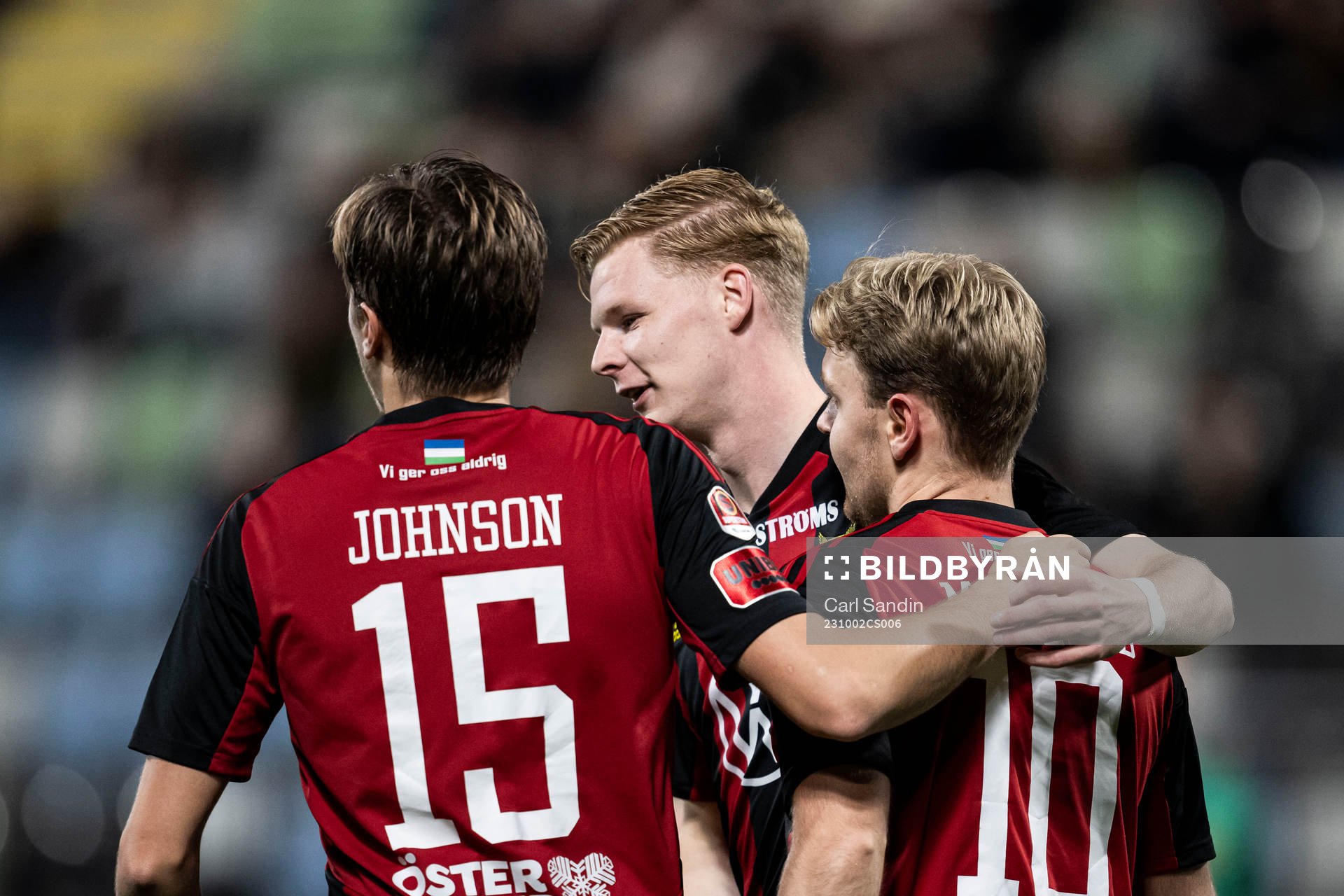 Östersunds Malcolm Stolt jublar med lagkamrater