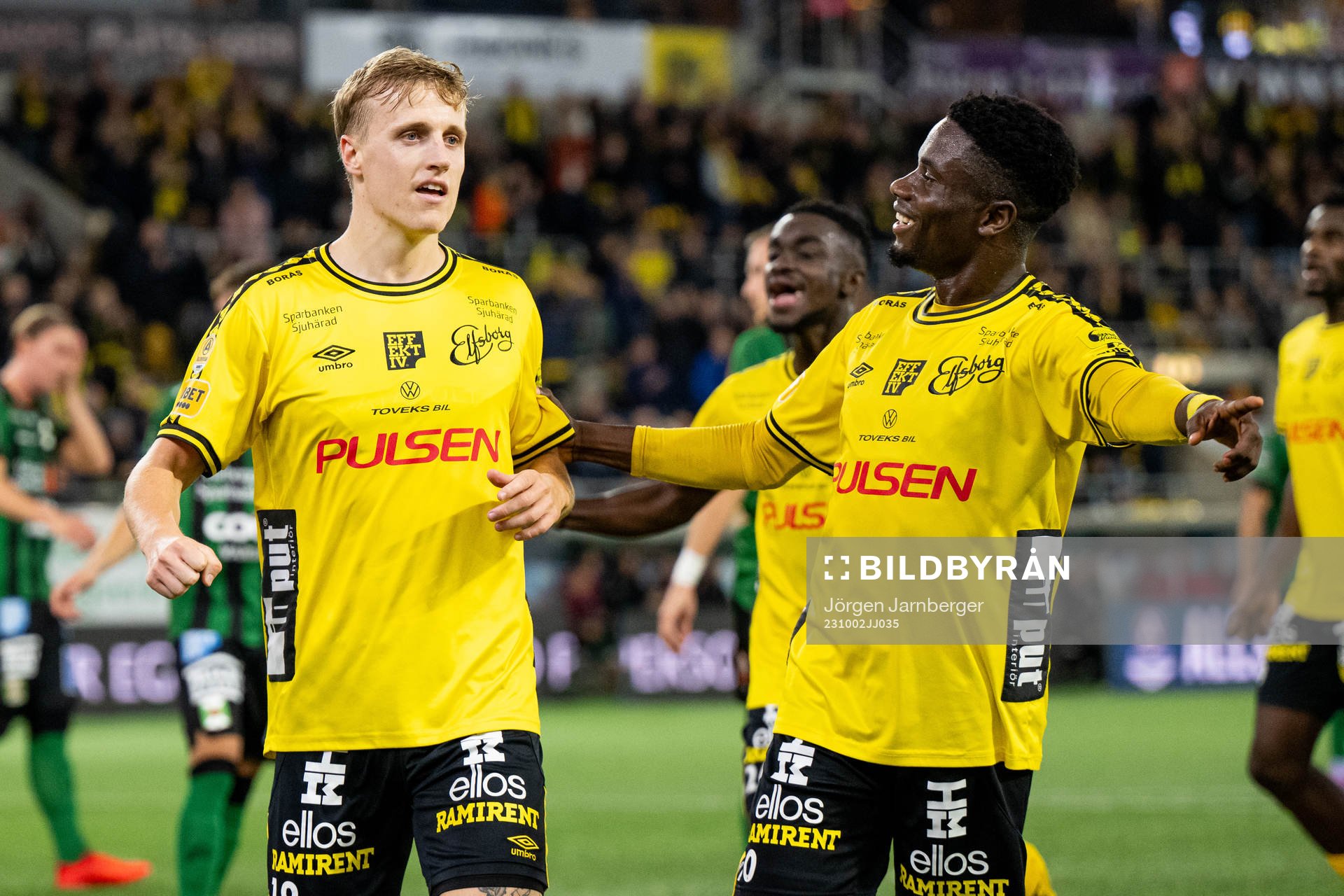 Elfsborgs Jeppe Møldrup Okkels jublar med Michael Baidoo