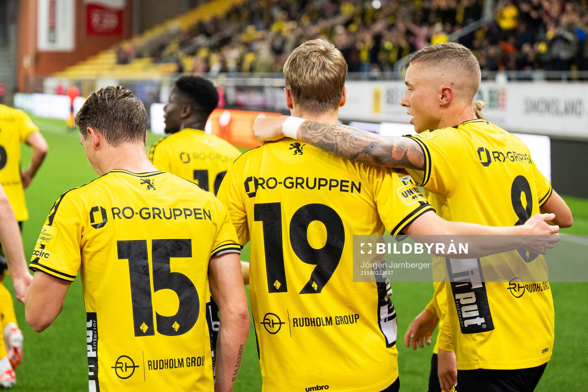 Elfsborgs Jeppe Møldrup Okkels jublar med Simon Hedlund
