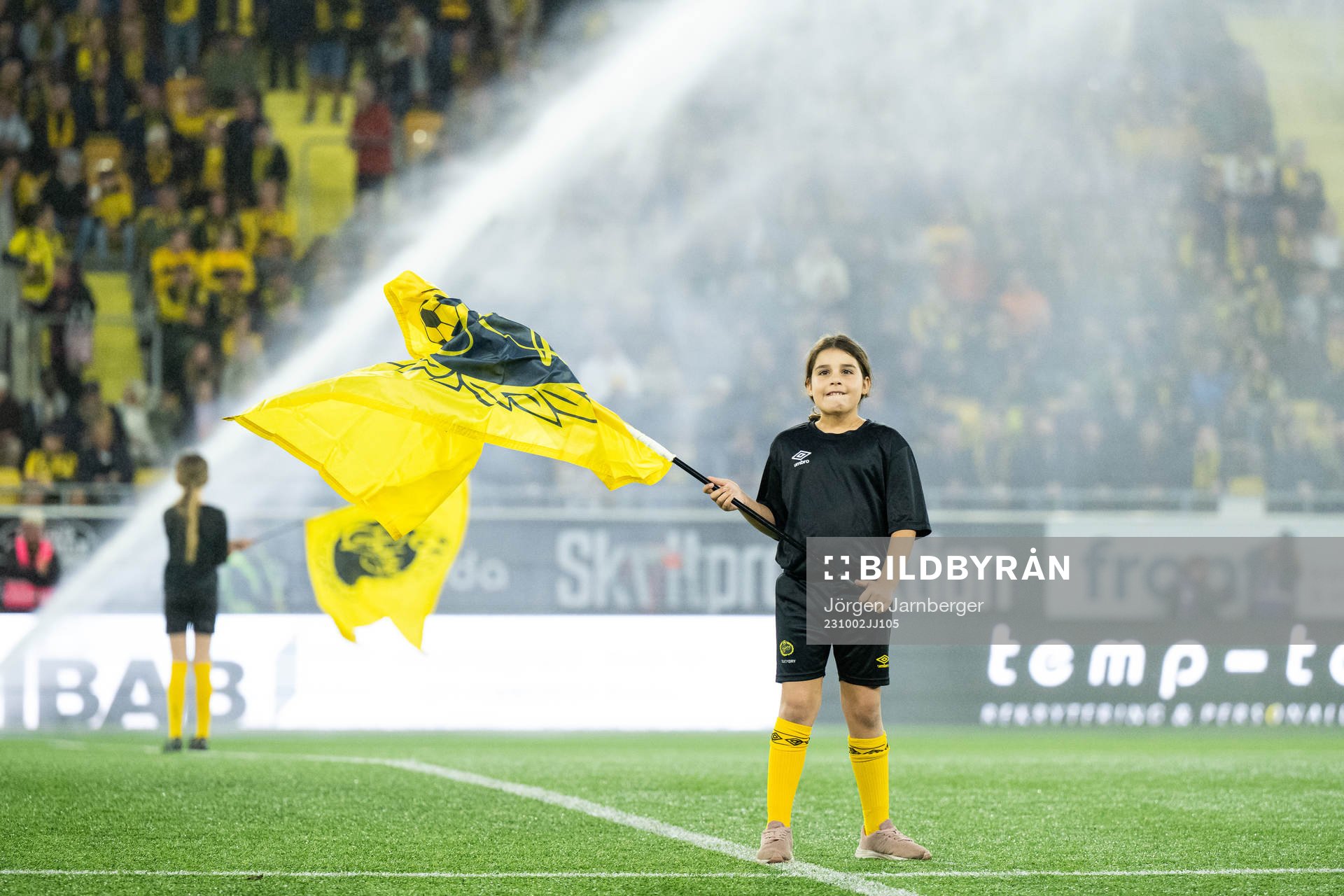 Flaggbärare med Elfsborgs flagga