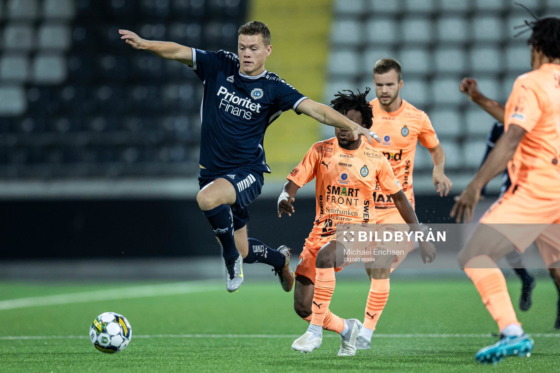 Utsiktens Albin Skoglund och AFC Eskilstunas Abdul-Halik