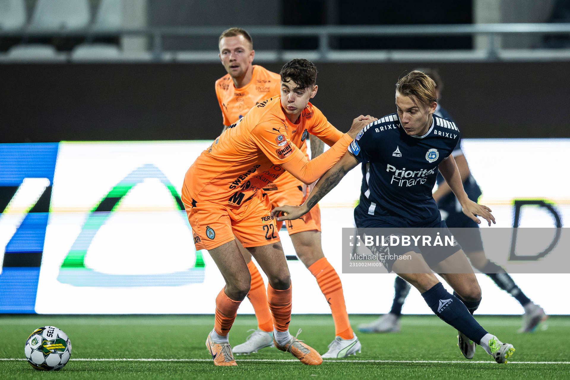 AFC Eskilstunas Theodor Hansemon och Utsiktens Linus