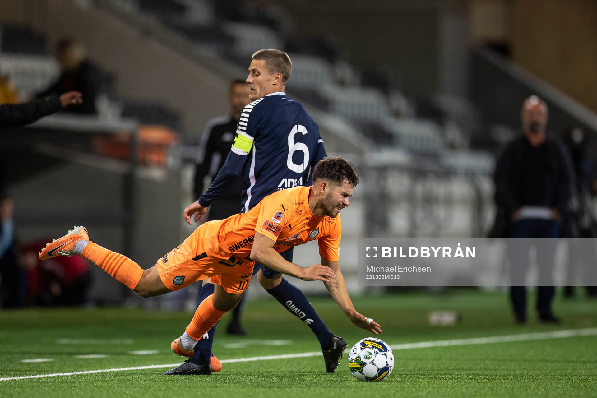 Utsiktens Erik Westermark och AFC Eskilstunas David Marcelo