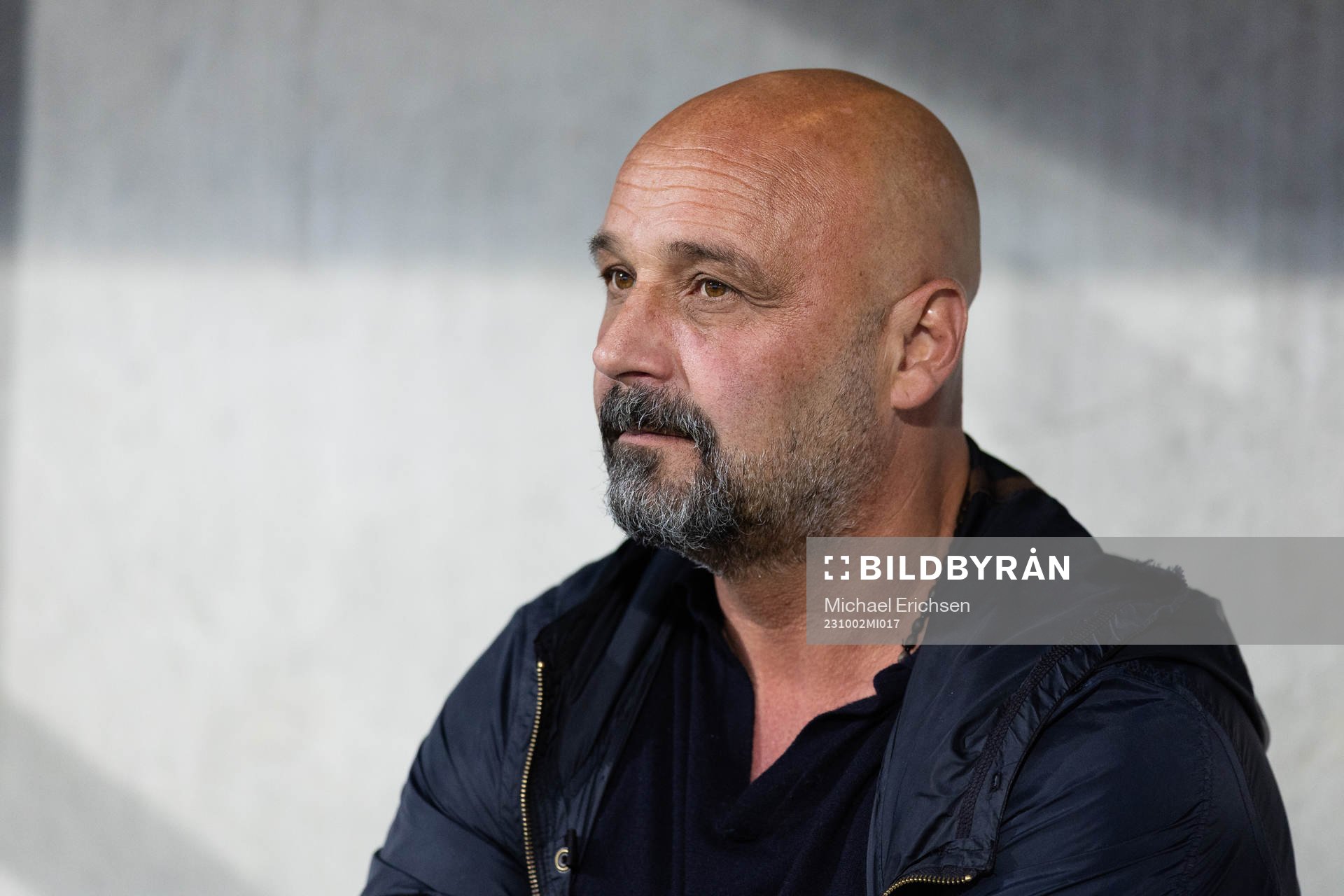 Utsiktens manager Bosko Orovic innan fotbollsmatchen i