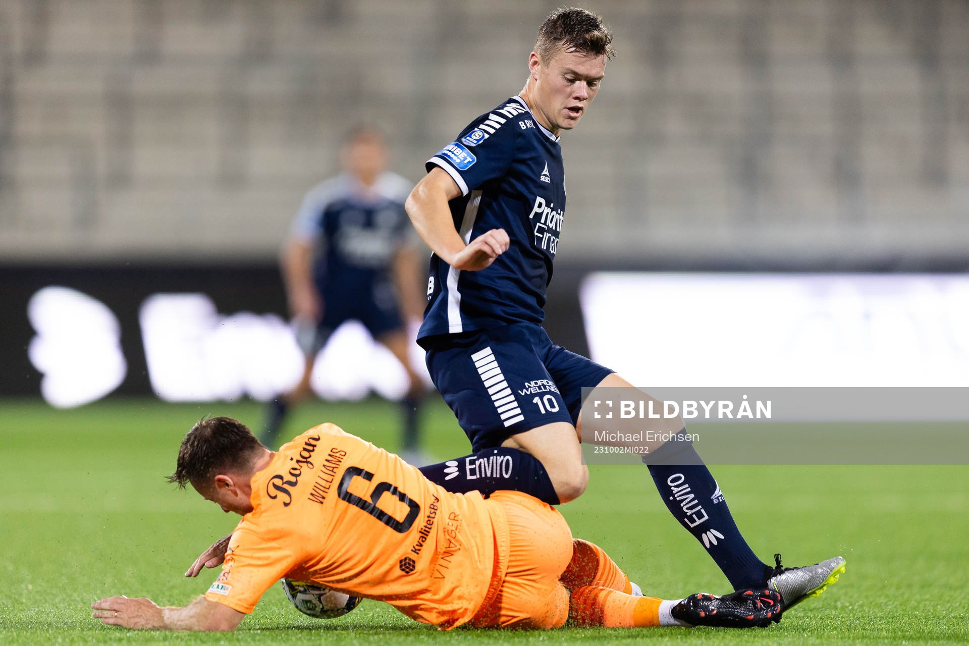 AFC Eskilstunas Ryan Williams och Utsiktens Albin Skoglund