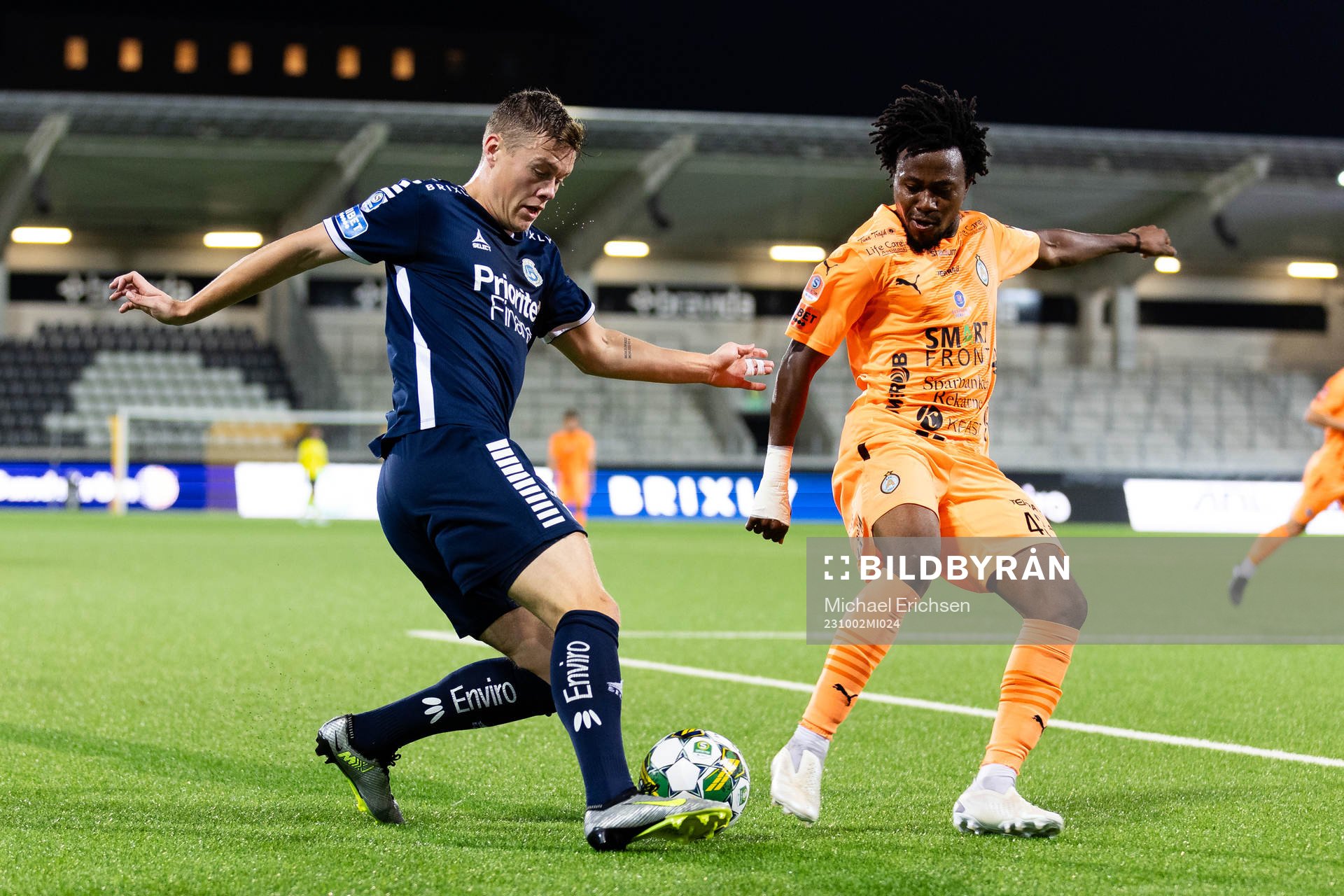 Utsiktens Albin Skoglund och AFC Eskilstunas Abdul-Halik
