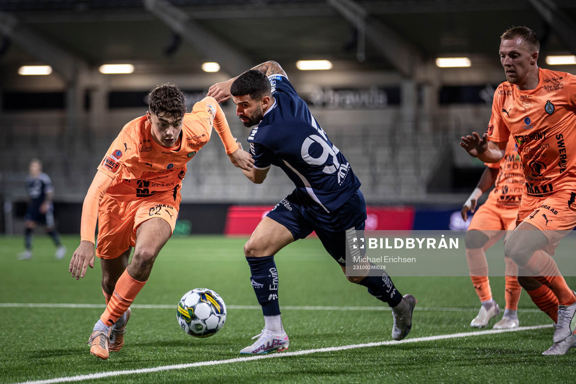 AFC Eskilstunas Theodor Hansemon och Utsiktens Paulo