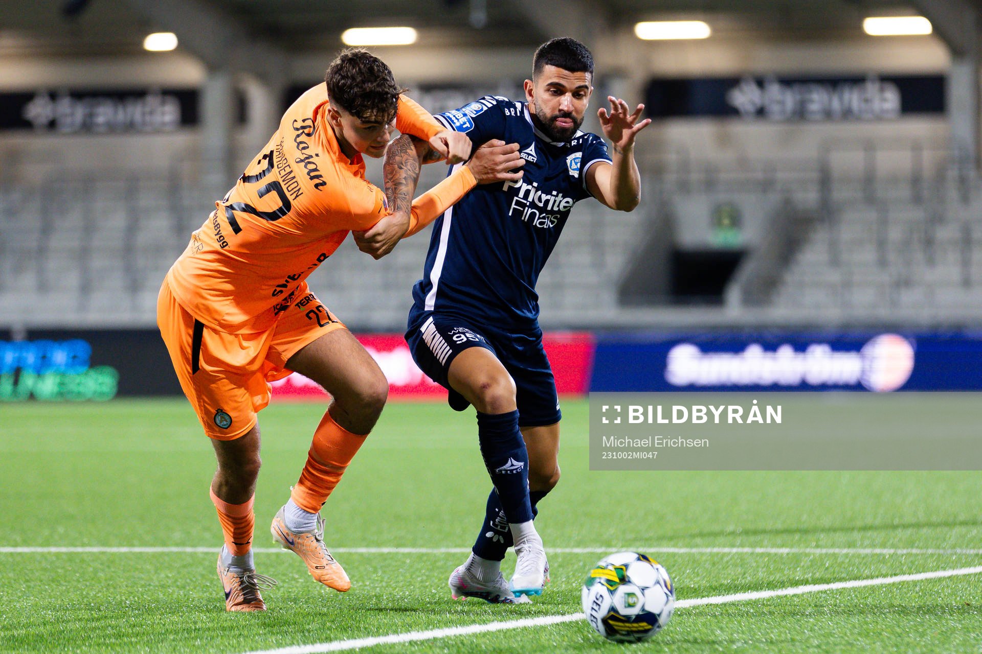 AFC Eskilstunas Theodor Hansemon och Utsiktens Paulo