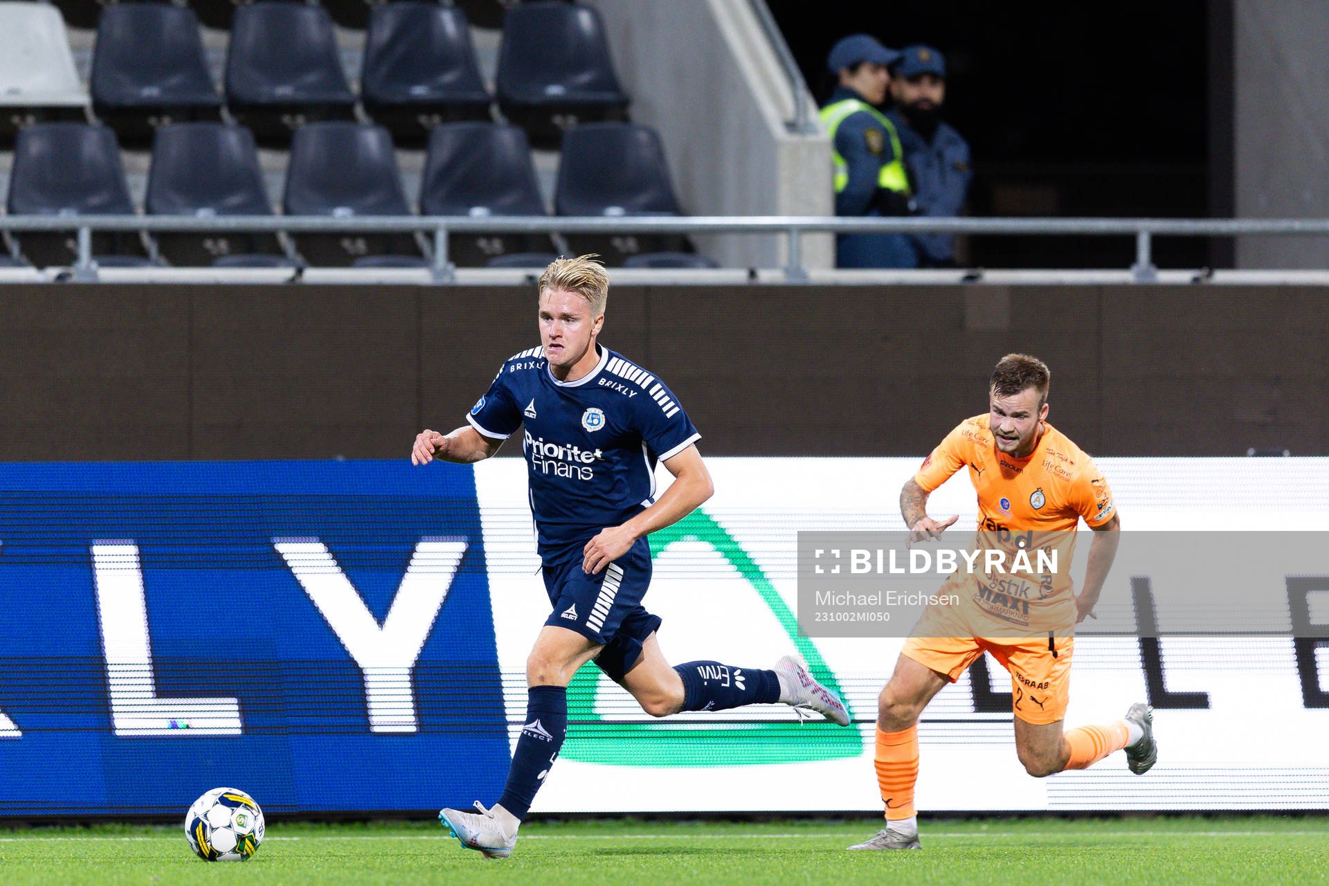 Utsiktens Sebastian Lagerlund och AFC Eskilstunas Robin