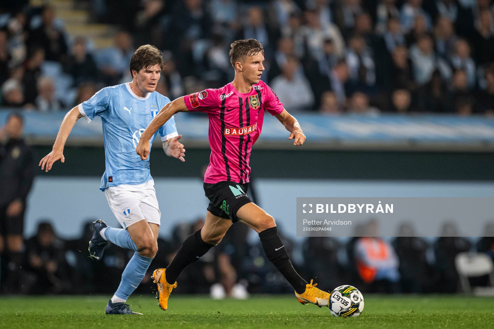 Malmö FFs Oliver Berg och Brommapojkarnas Samuel Leach Holm
