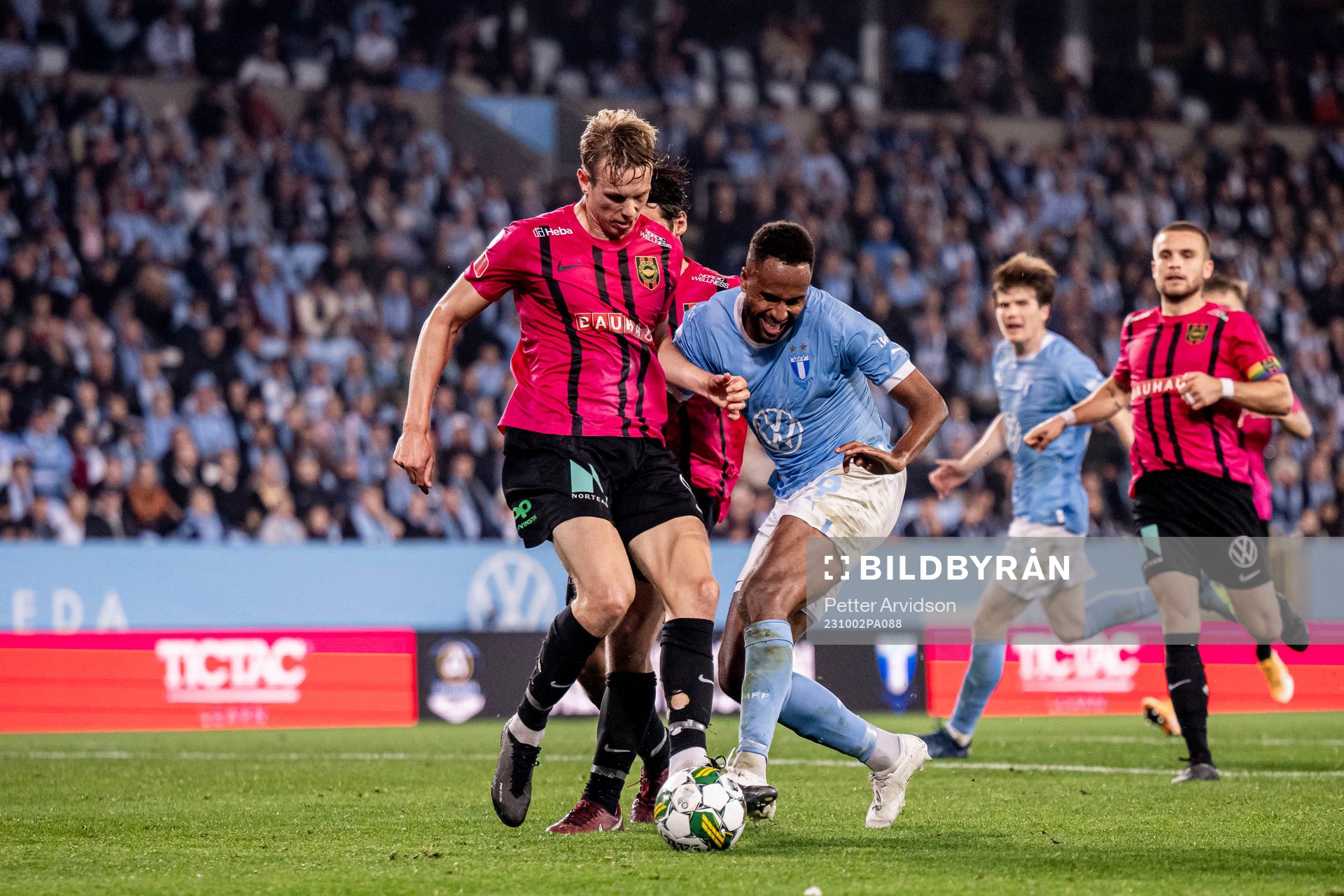 Malmö FFs Isaac Kiese Thelin och Brommapojkarnas Torbjörn