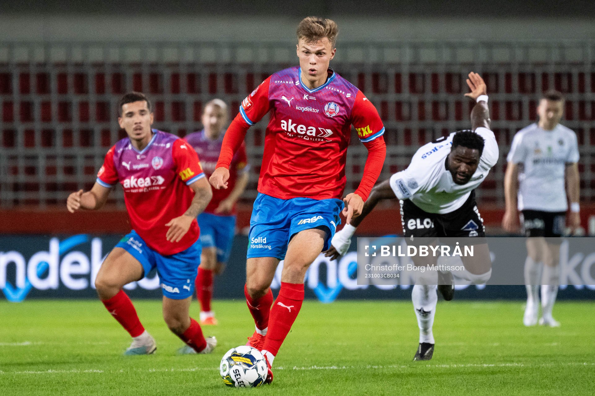 Helsingborgs Erik Ring och Örebros Nasiru Moro