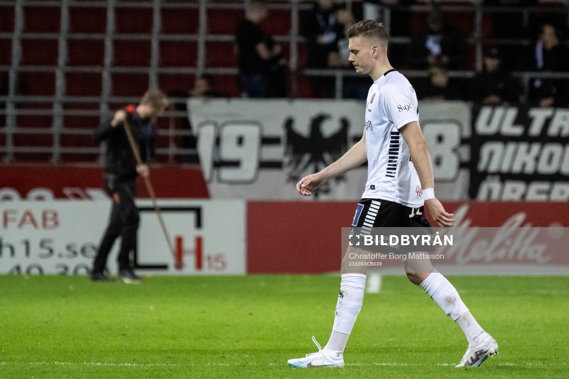 Örebros Jake Larsson deppar