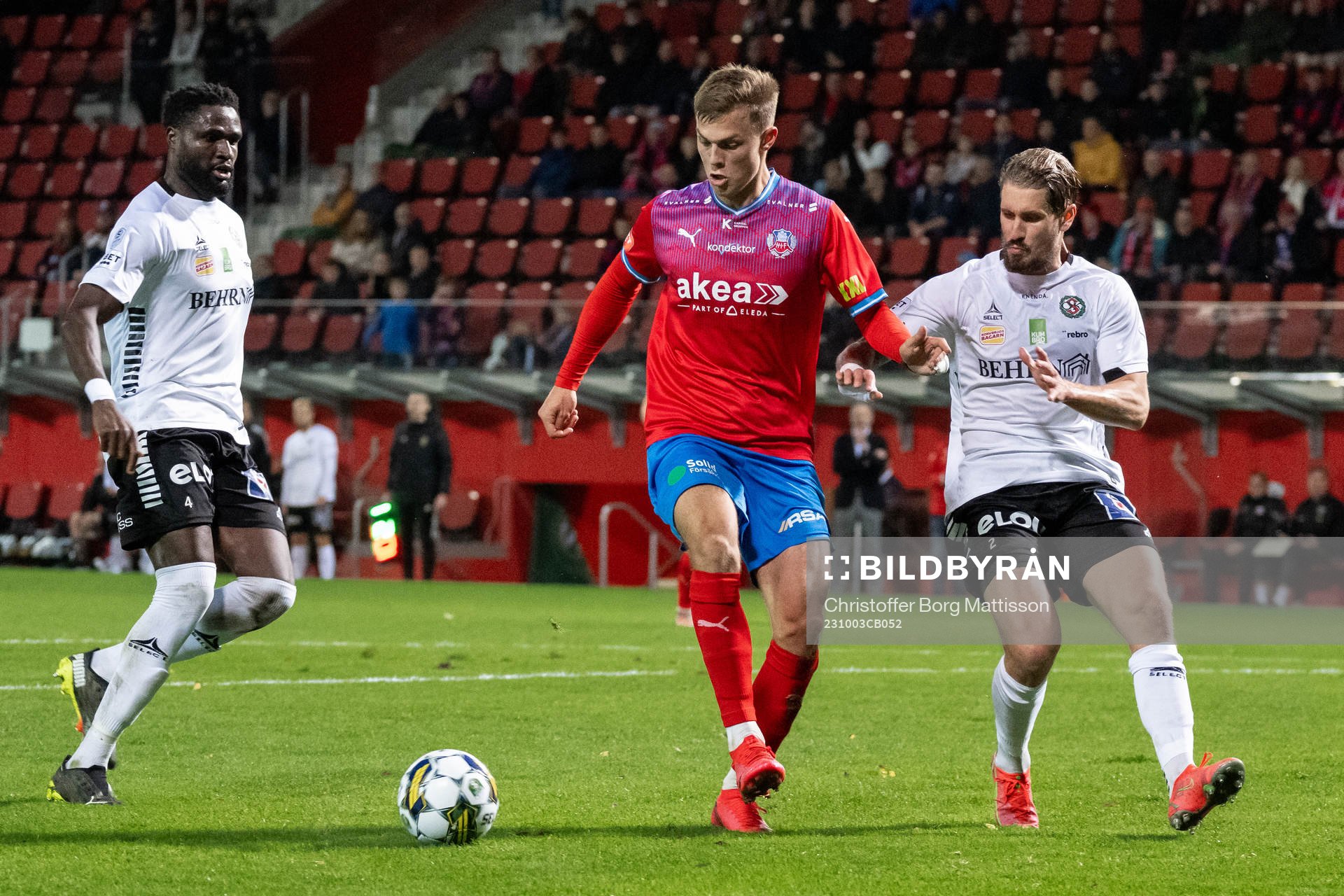 Örebros Nasiru Moro och Daniel Björnquist  mot