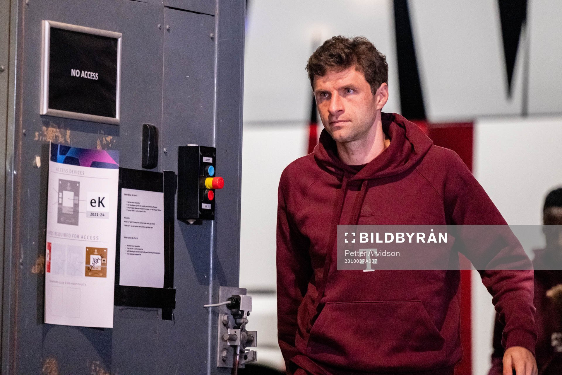 Thomas Müller of Bayern Munich arrives to the stadium