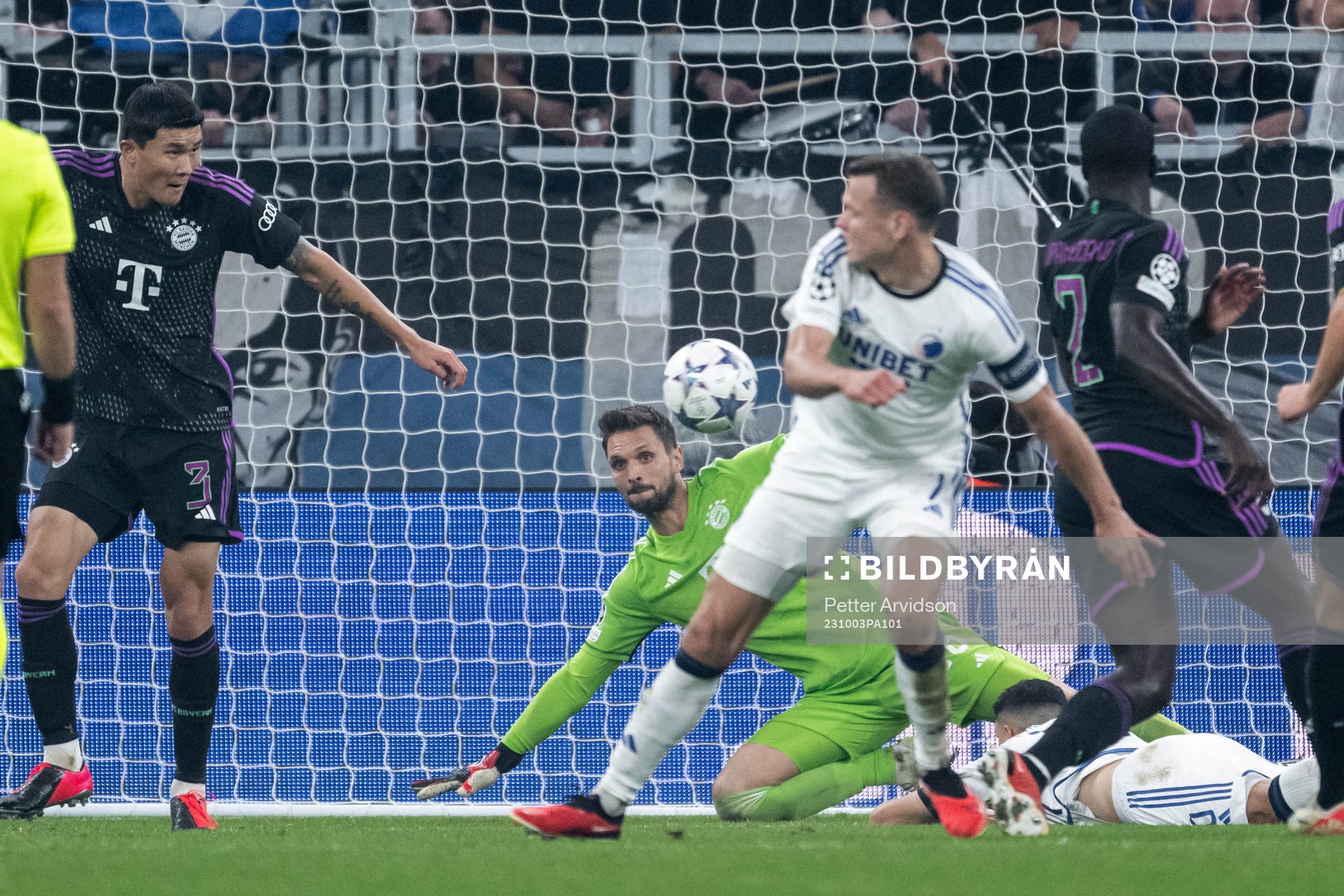 Minjae Kim and goalkeeper Sven Ulreich of Bayern Munich during the UEFA Champions League football match between FC Copenhagen and Bayern Munich on October 3, 2023 in Köpenhamn.