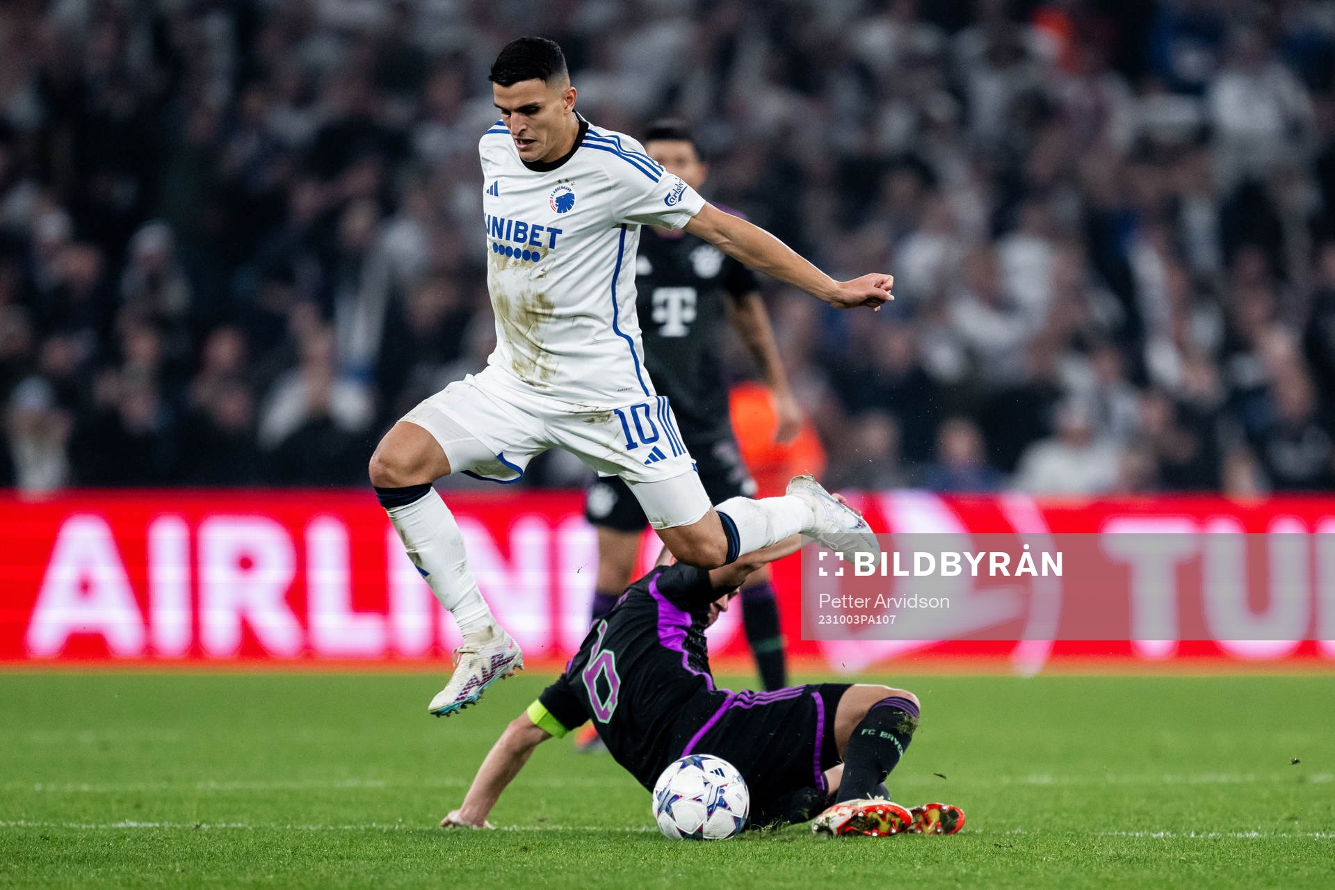 Mohamed Elyounoussi of Copenhagen and Joshua Kimmich of