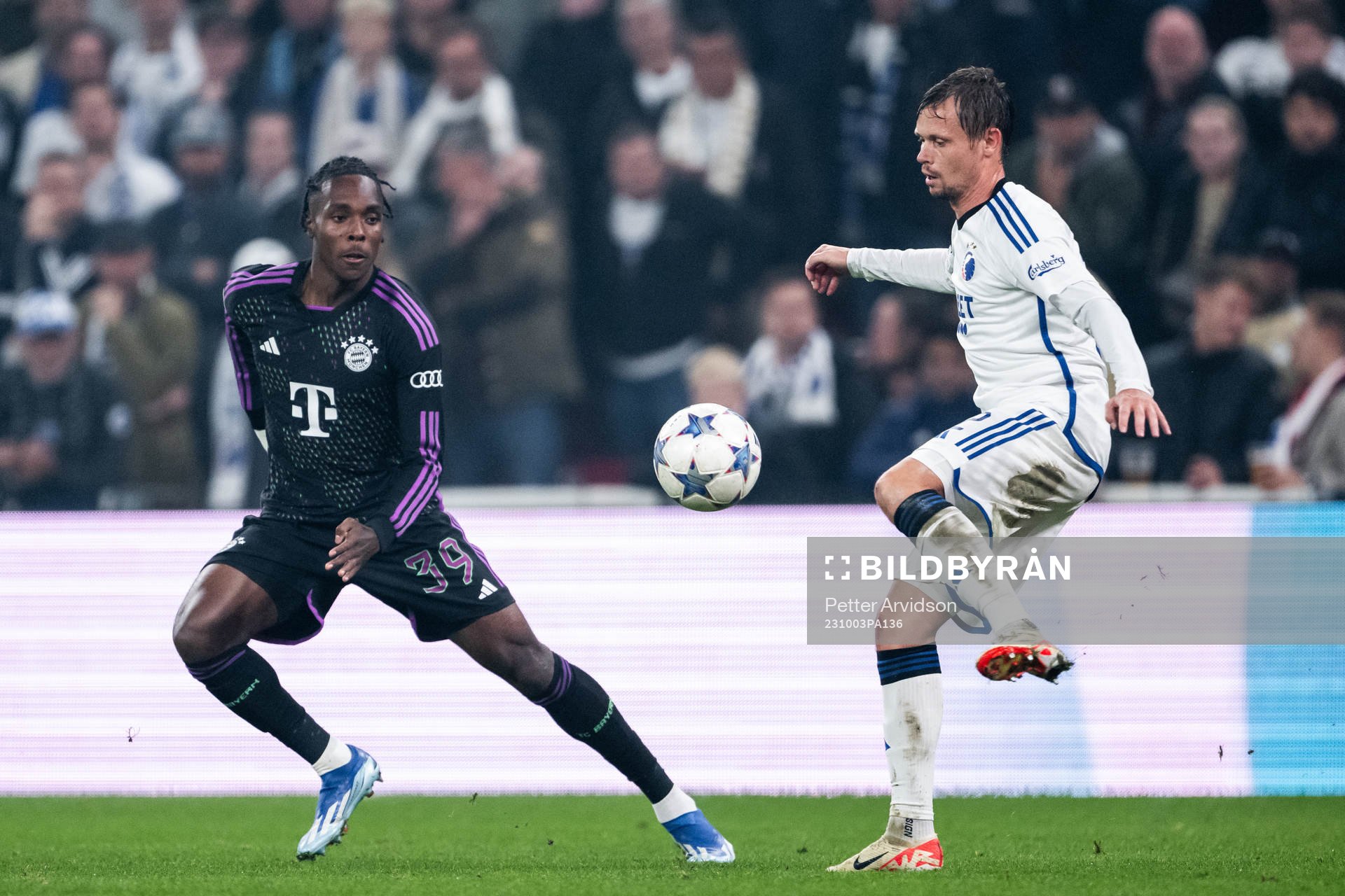 Mathys Tel of Bayern Munich and Peter Ankersen of Copenhagen