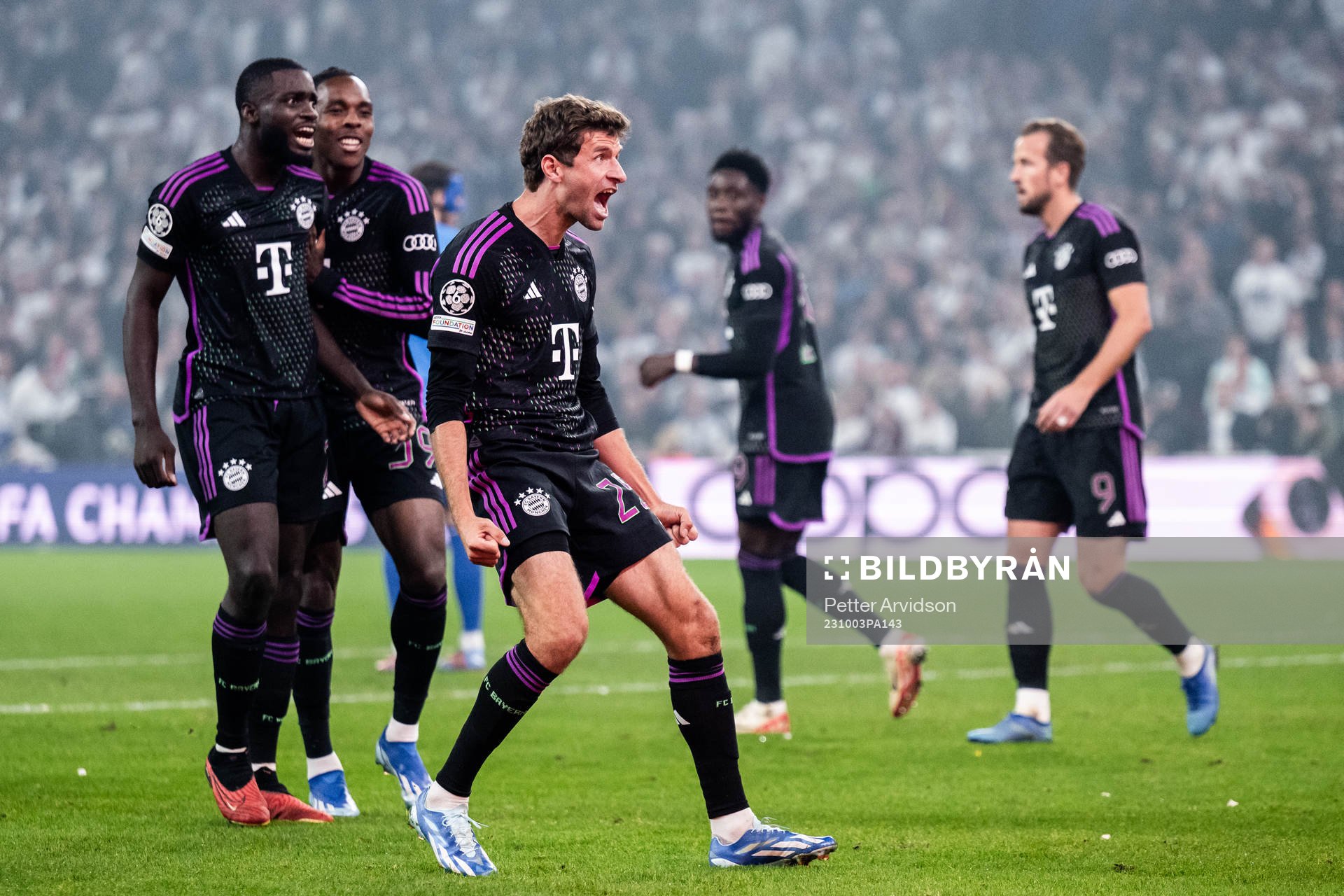 Thomas Muller of Bayern Munich celebrates