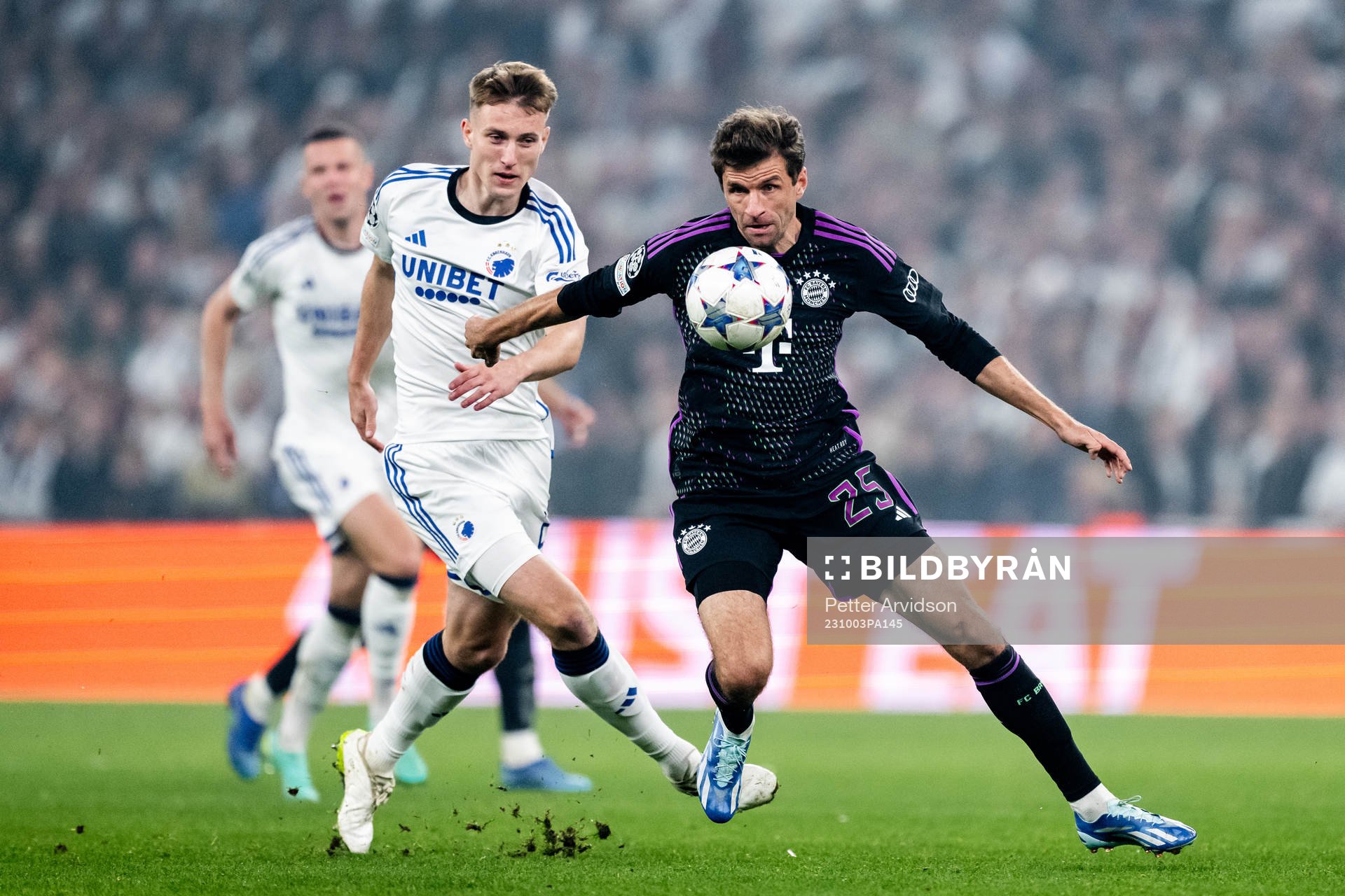 Valdemar Lund of Copenhagen and Thomas Muller of Bayern
