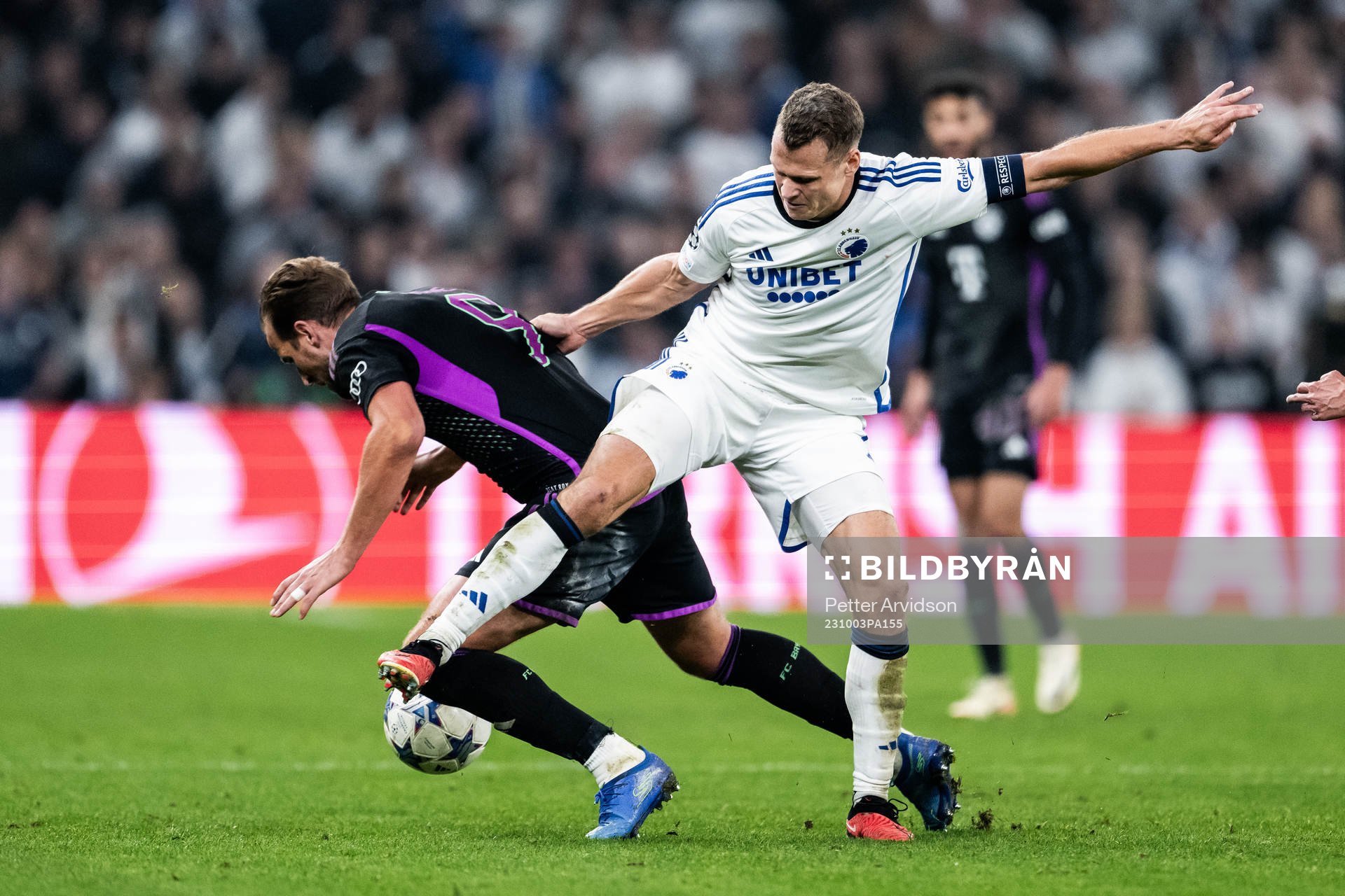 Harry Kane of Bayern Munich  and Viktor Claesson of