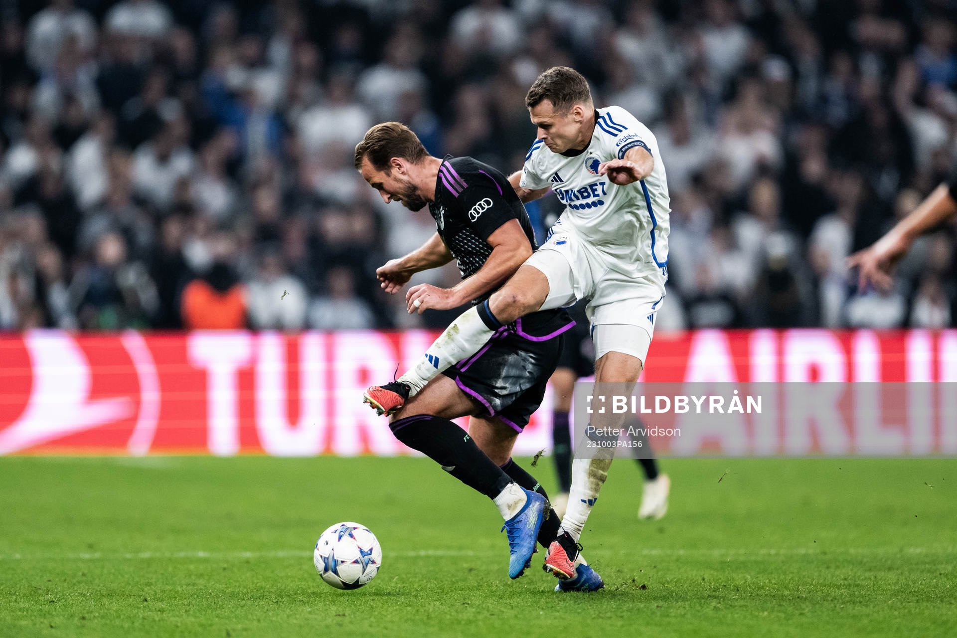 Harry Kane of Bayern Munich  and Viktor Claesson of
