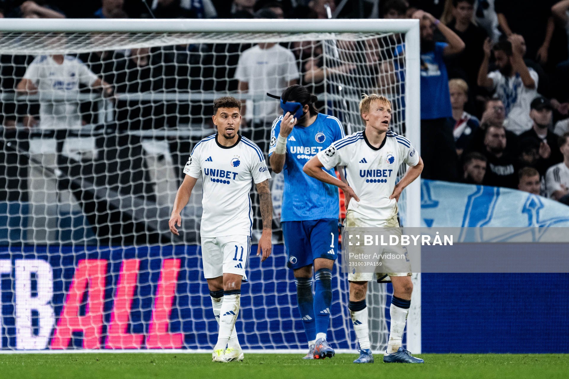Jordan Larsson, goalkeeper Kamil Grabara and Kevin Diks of