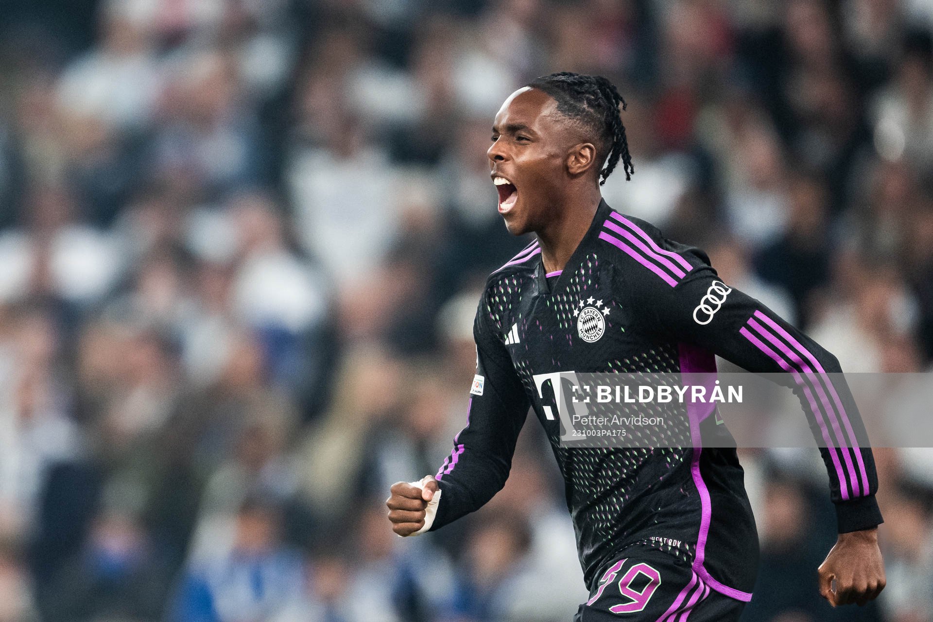Mathys Tel of Bayern Munich celebrates