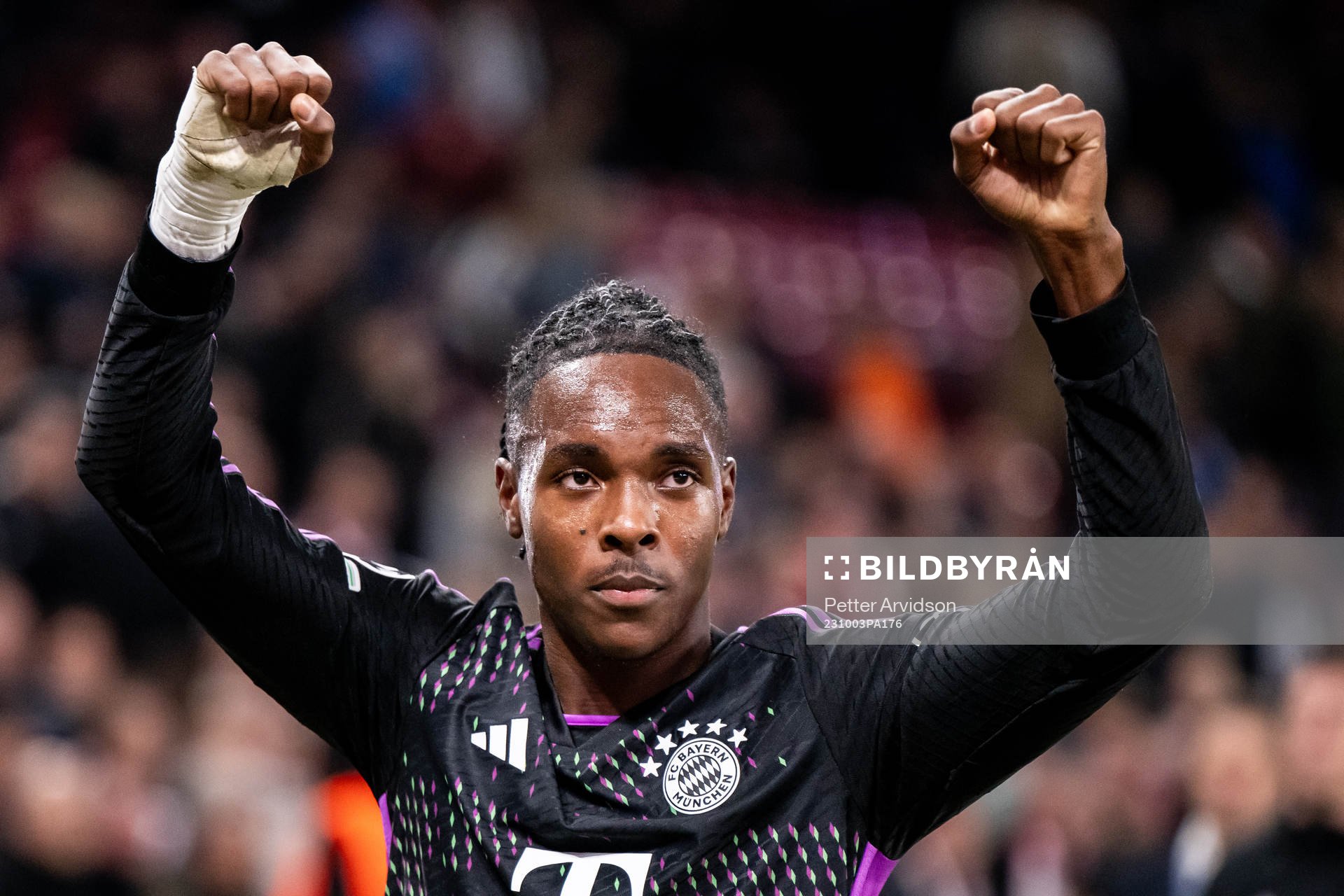 Mathys Tel of Bayern Munich celebrates