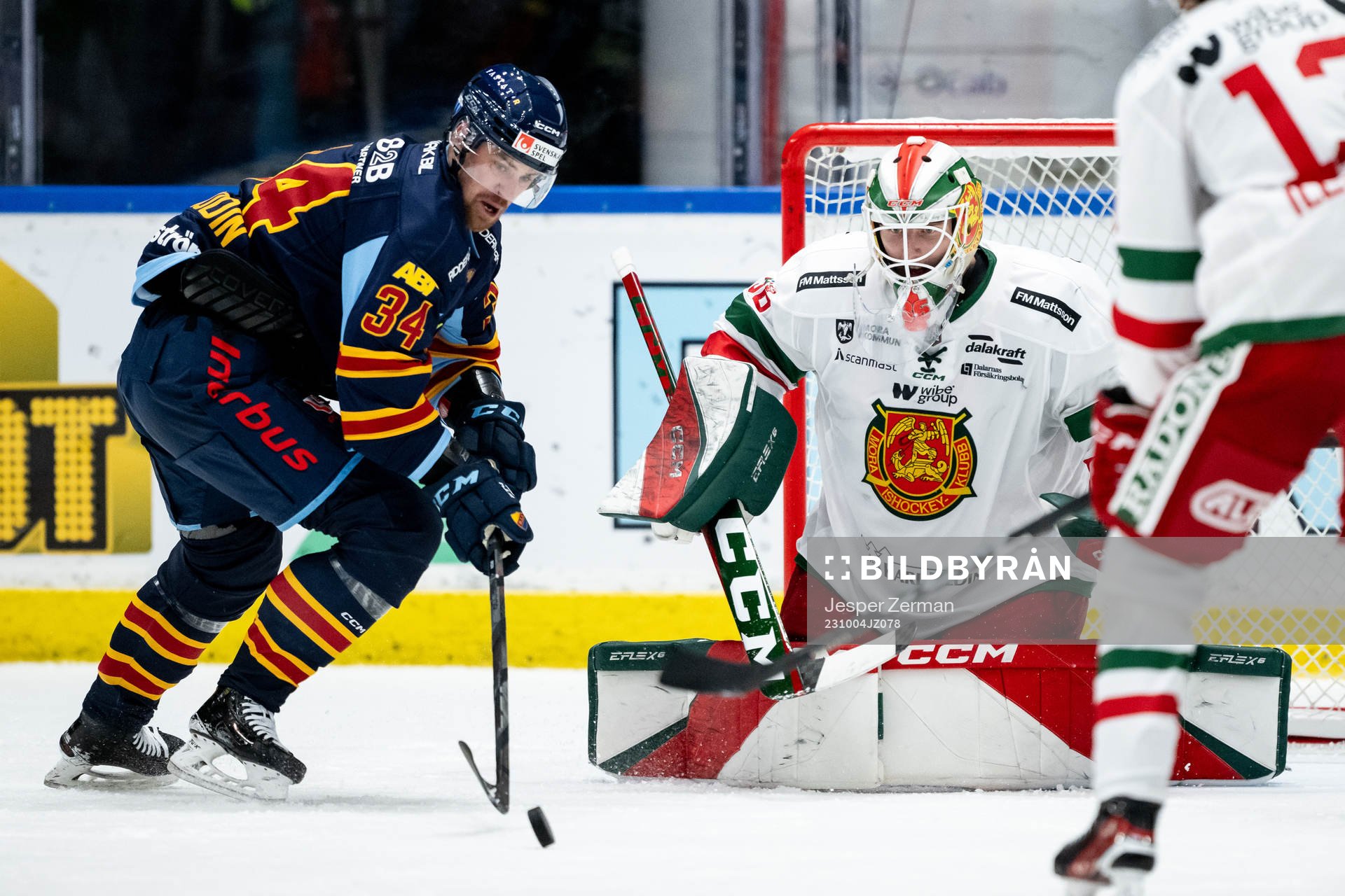 Djurgårdens Daniel Brodin och Moras målvakt Waltteri