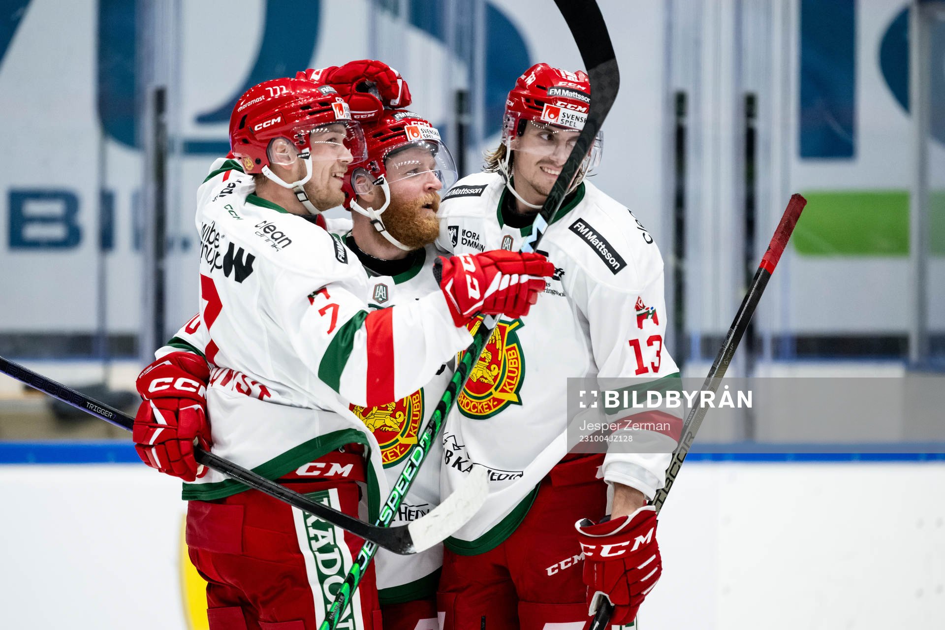 Moras Daniel Ljunggren jublar med lagkamrater