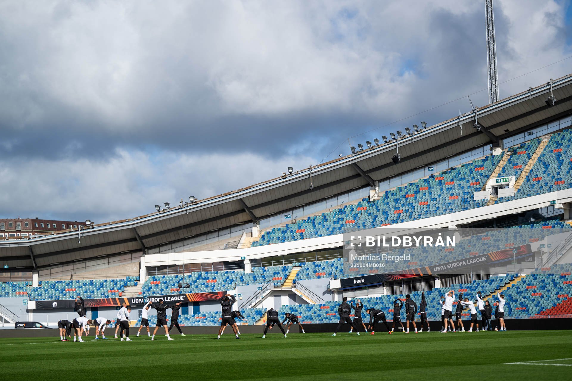 Players warm up