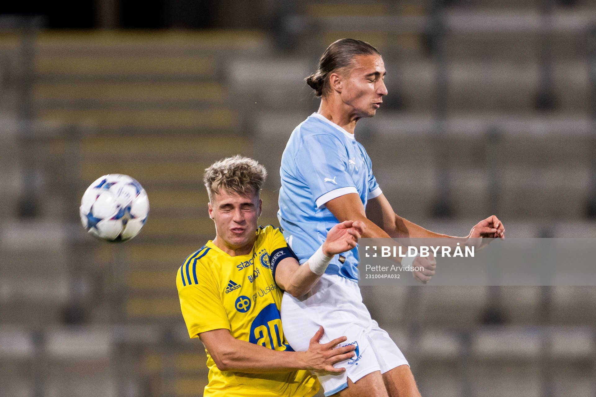 Malmö FFs Elison Makolli och Helsingfors Ville Vuorinen