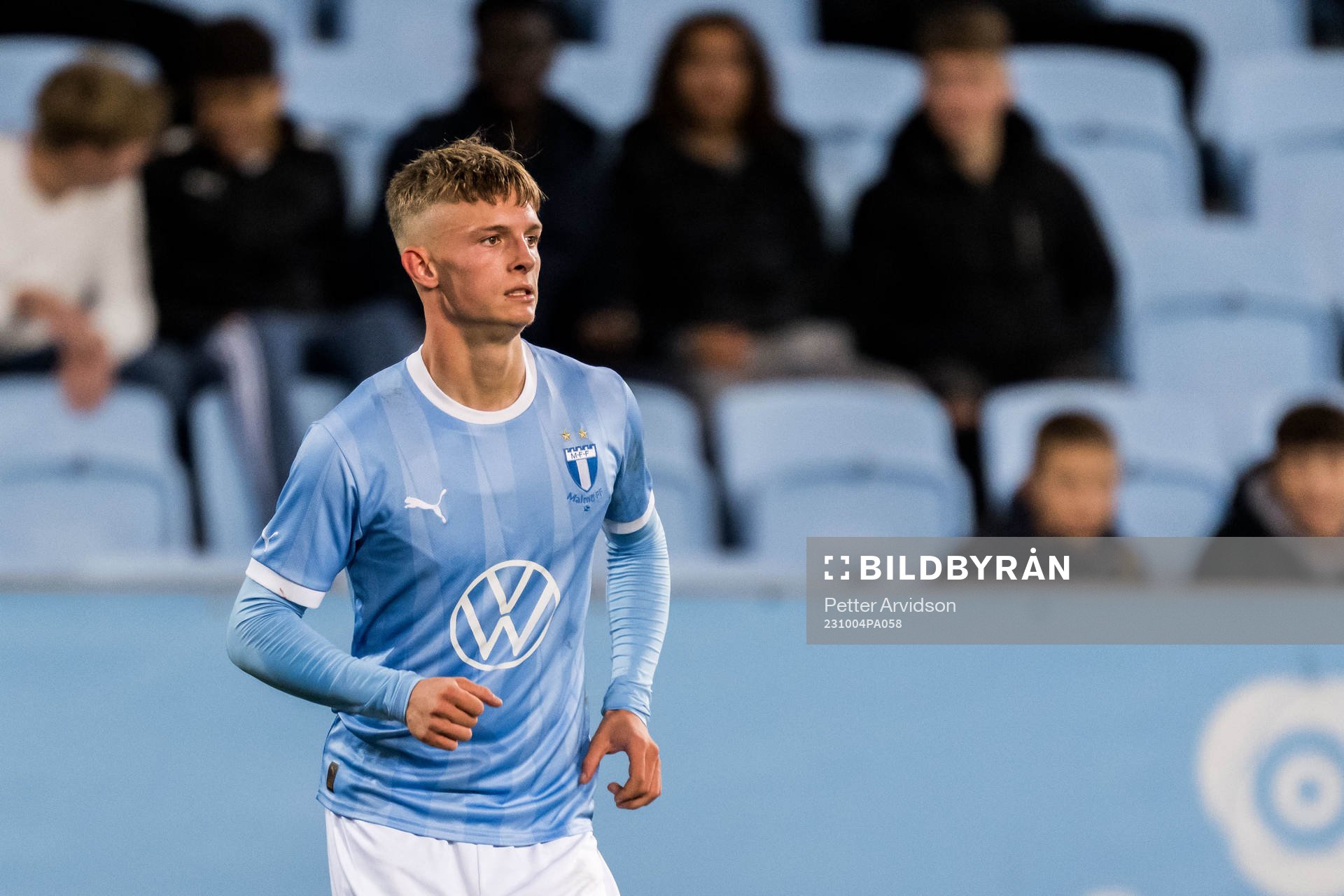 Malmö FFs Adrian Daly Tempelaar jublar efter sitt 1-4 mål under fotbollsmatchen i UEFA Youth League mellan Malmö FF och Helsingfors den 4 oktober 2023 i Malmö.