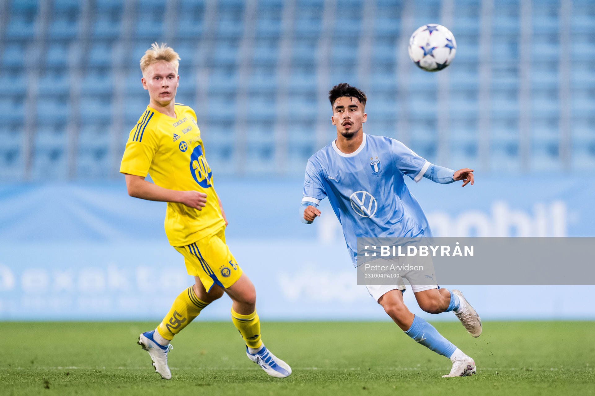 Helsingfors Kaius Harden och Malmö FFs Alexander Hughes