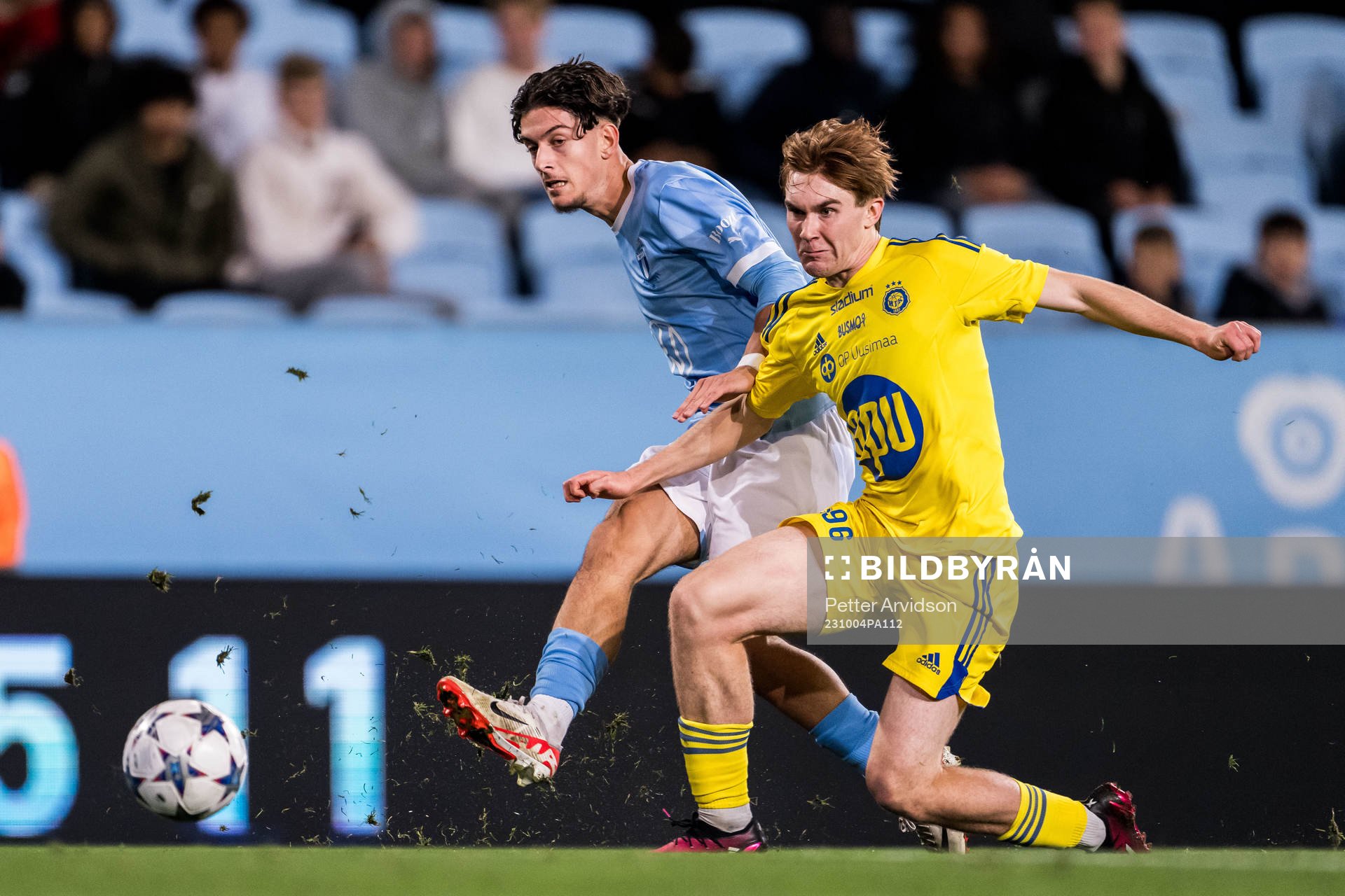 Malmö FFs Gentian Lajqi och Helsingfors William Grönblom