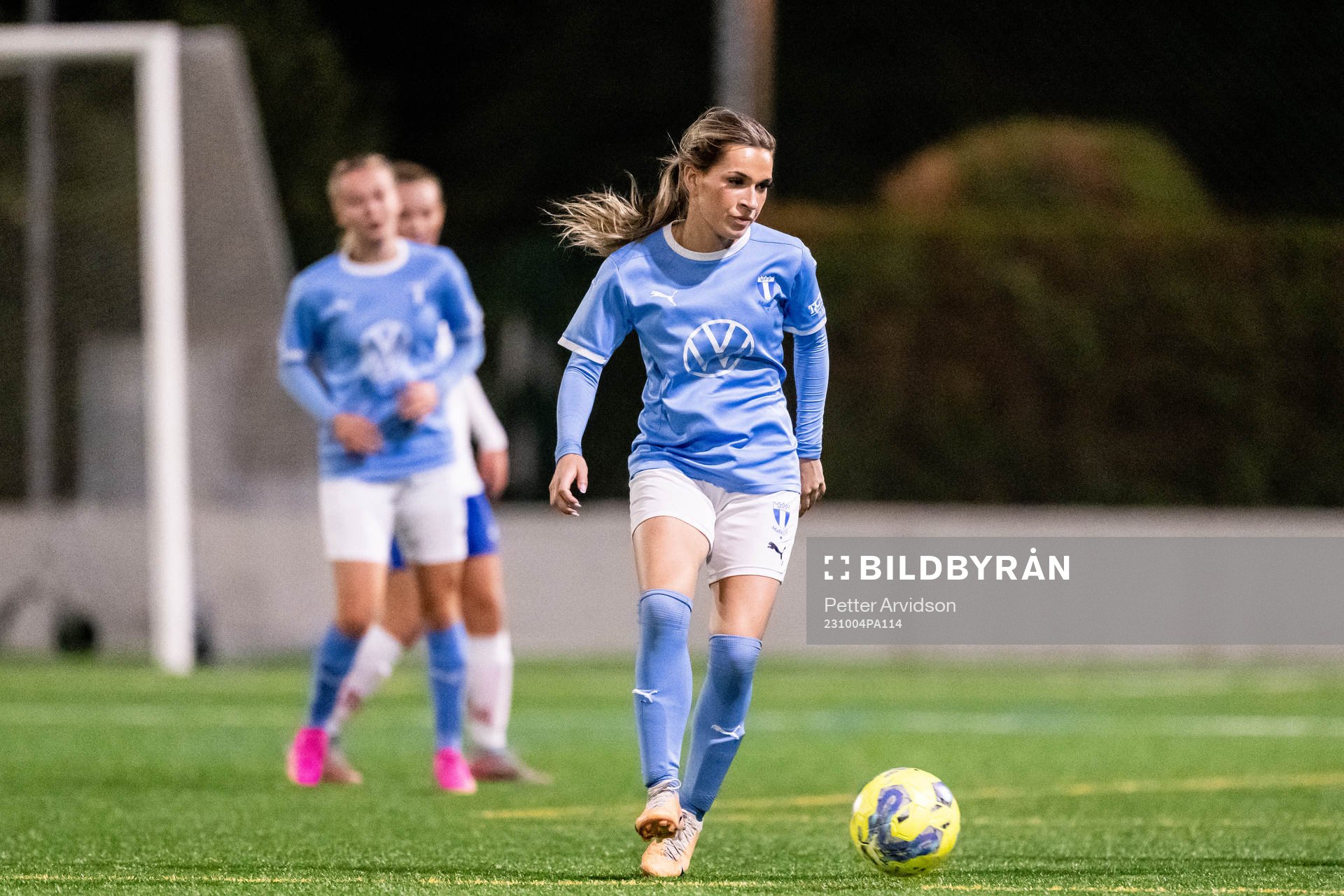 Malmö FFs Mikaela Cindric under fotbollsmatchen i Division 4 Sydvästra Skåne mellan Malmö FF Akademi och Ystads IF den 4 oktober 2023 i Malmö.