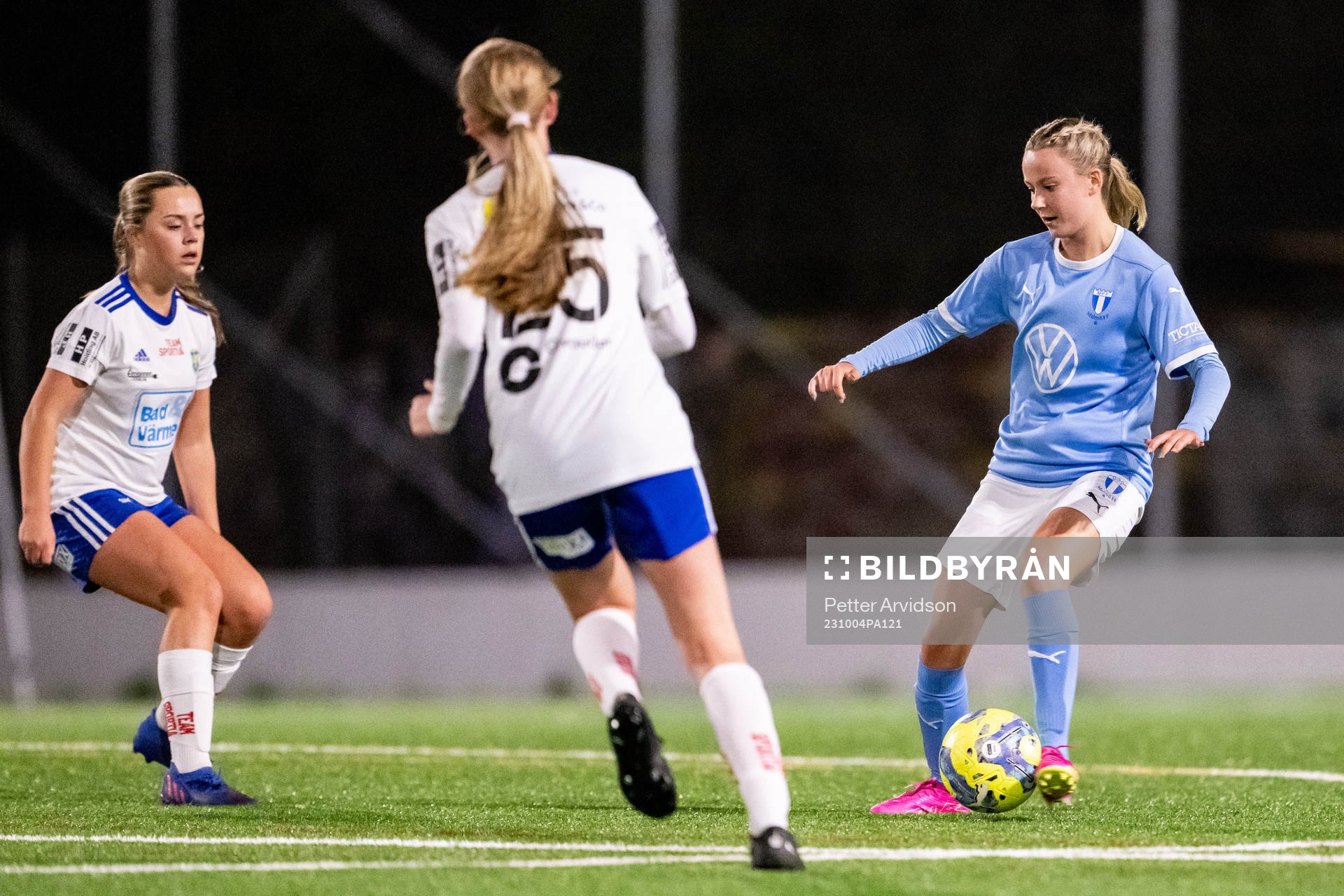 Malmö FFs Elina Strand under fotbollsmatchen i Division 4 Sydvästra Skåne mellan Malmö FF Akademi och Ystads IF den 4 oktober 2023 i Malmö.