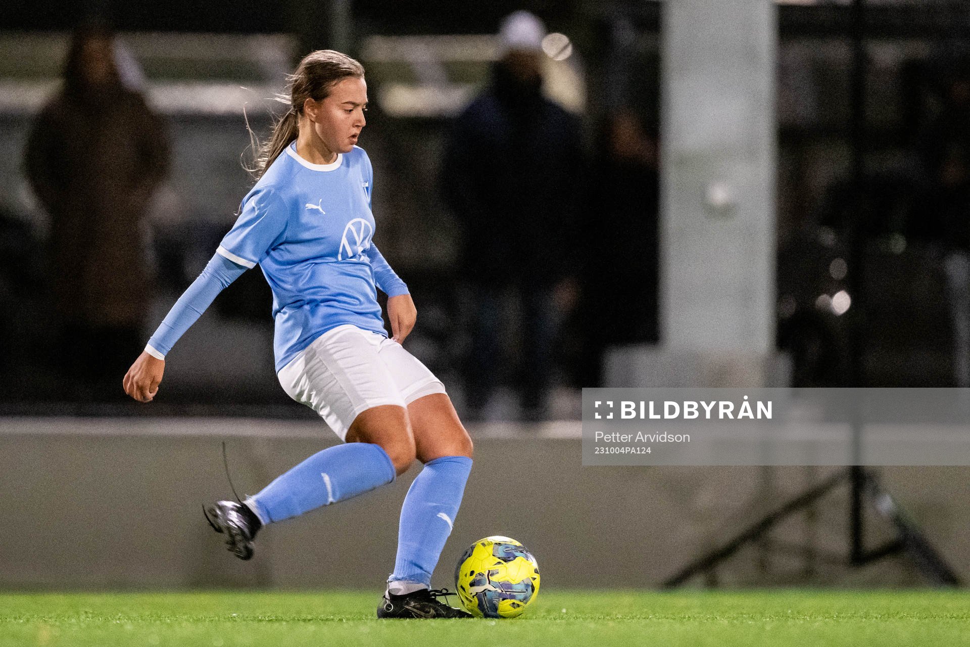 Malmö FFs Leila Sehovic under fotbollsmatchen i Division 4 Sydvästra Skåne mellan Malmö FF Akademi och Ystads IF den 4 oktober 2023 i Malmö.