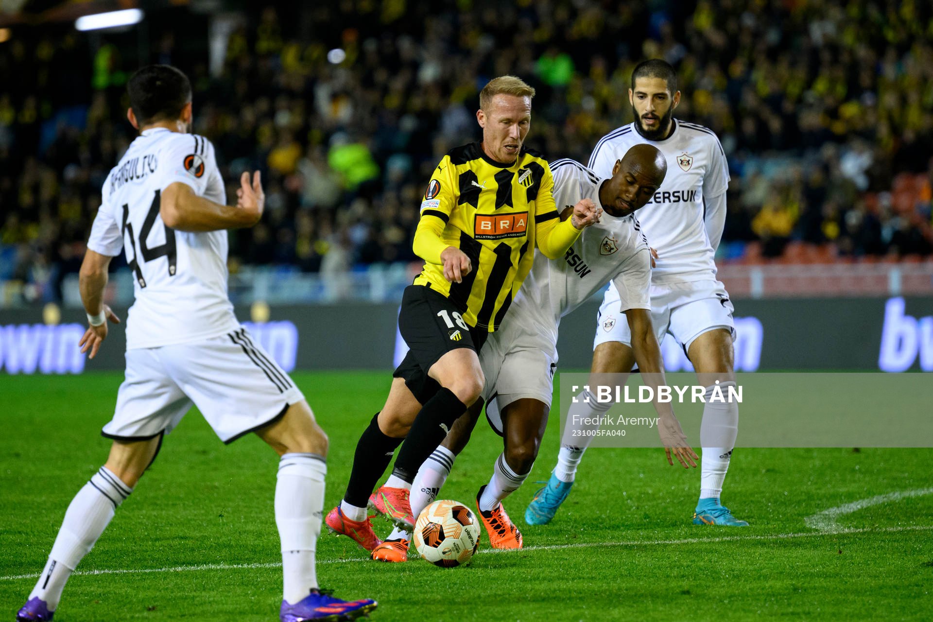 Mikkel Rygaard Jensen of Häcken and Julio Romao of Qarabag  during the UEFA Europa League football match between Häcken and Qarabag on October 5, 2023 in Gothenburg. 