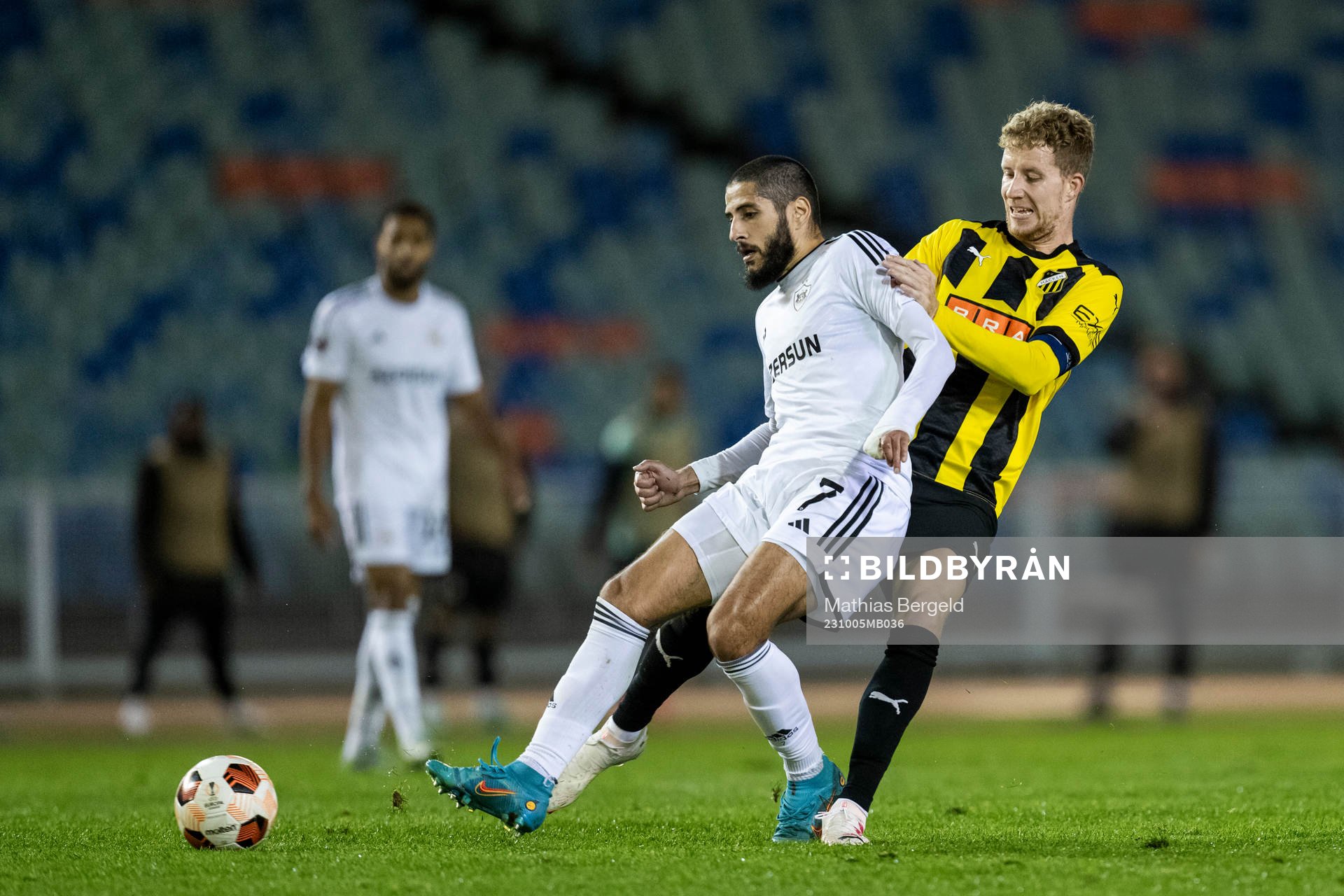 Yassine Benzia of Qarabag and Samuel Gustafson of Häcken