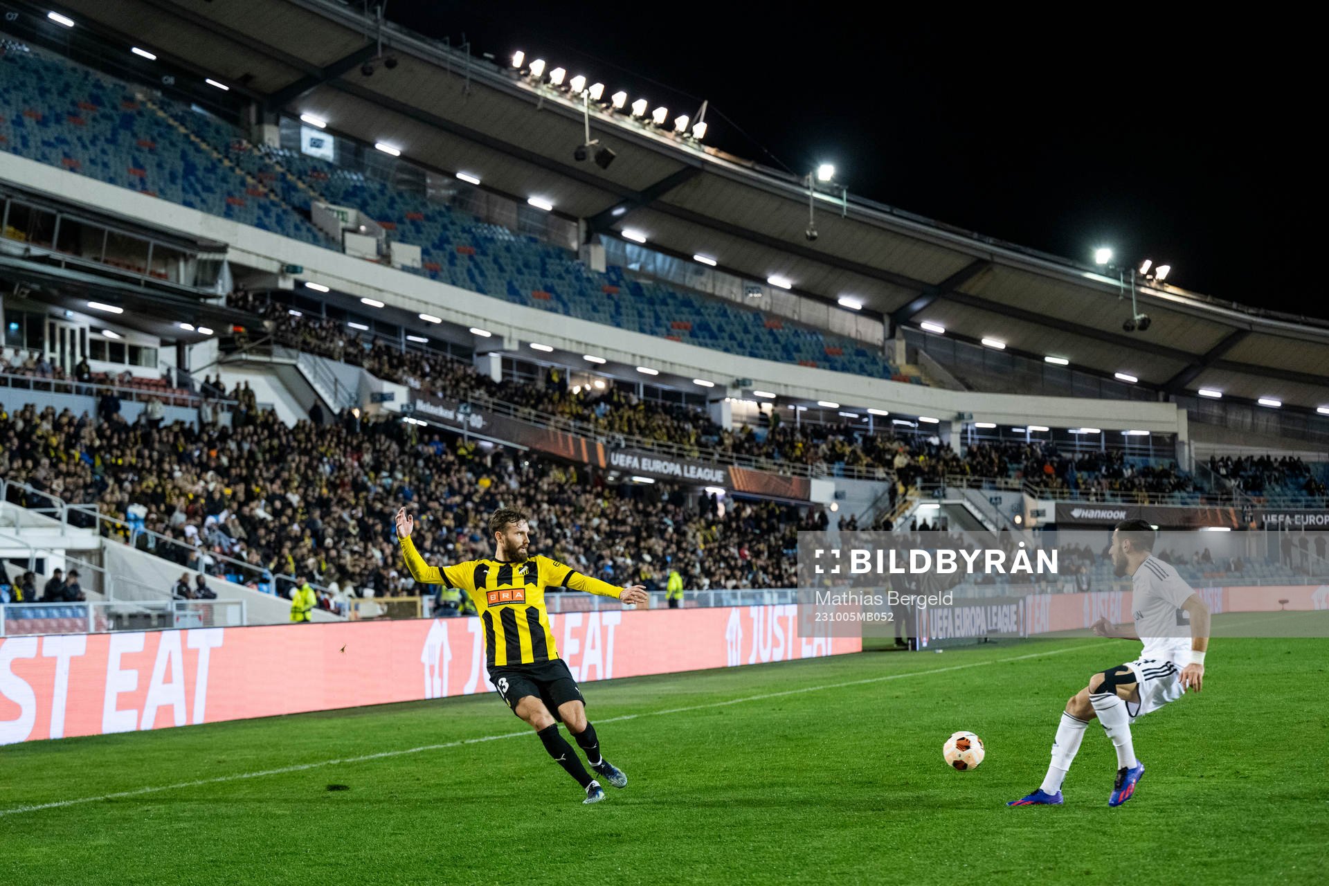 Simon Sandberg of Häcken and Rahil Mammadov of Qarabag