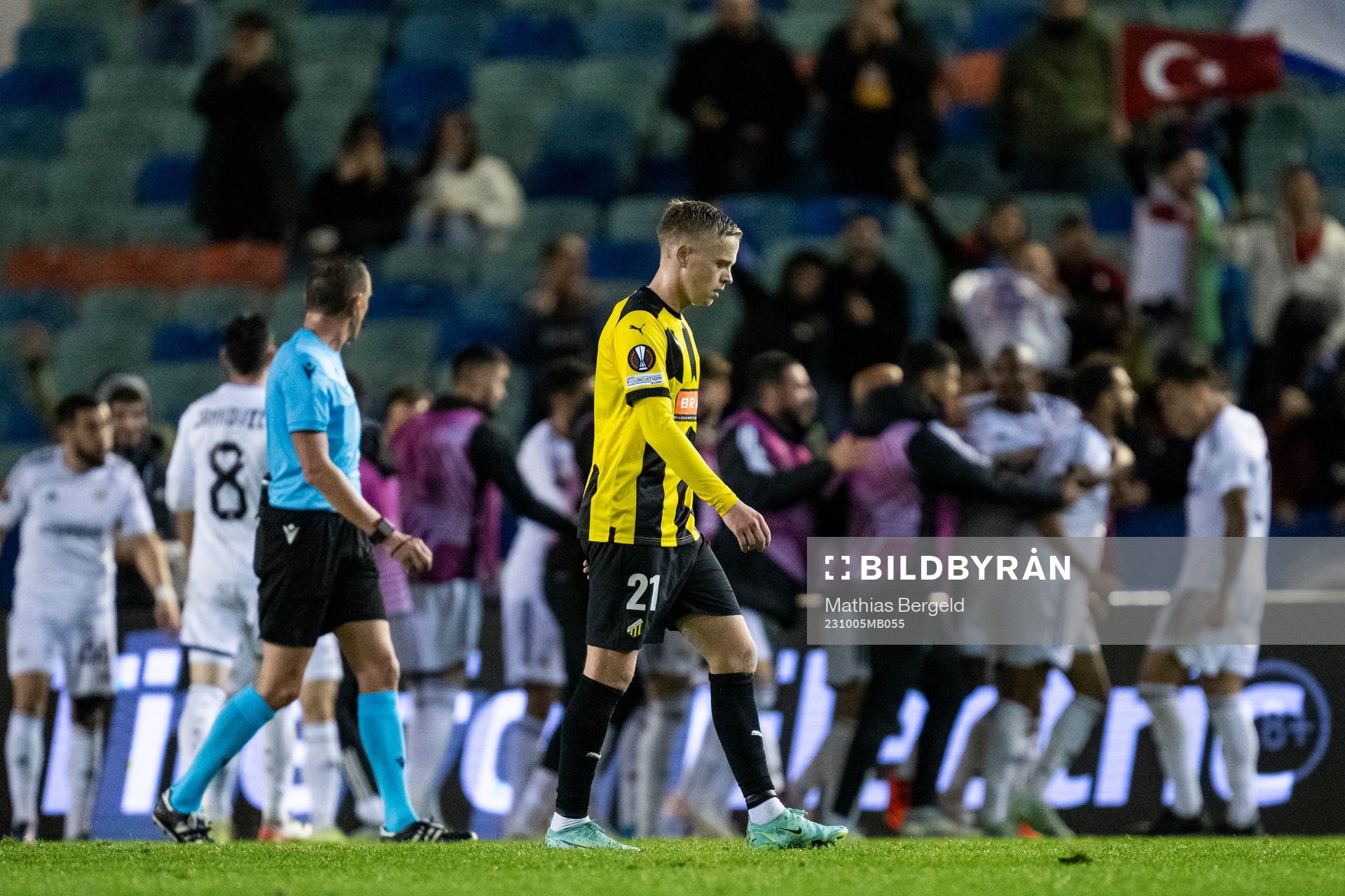 Tomas Olai Totland of Häcken looks dejected
