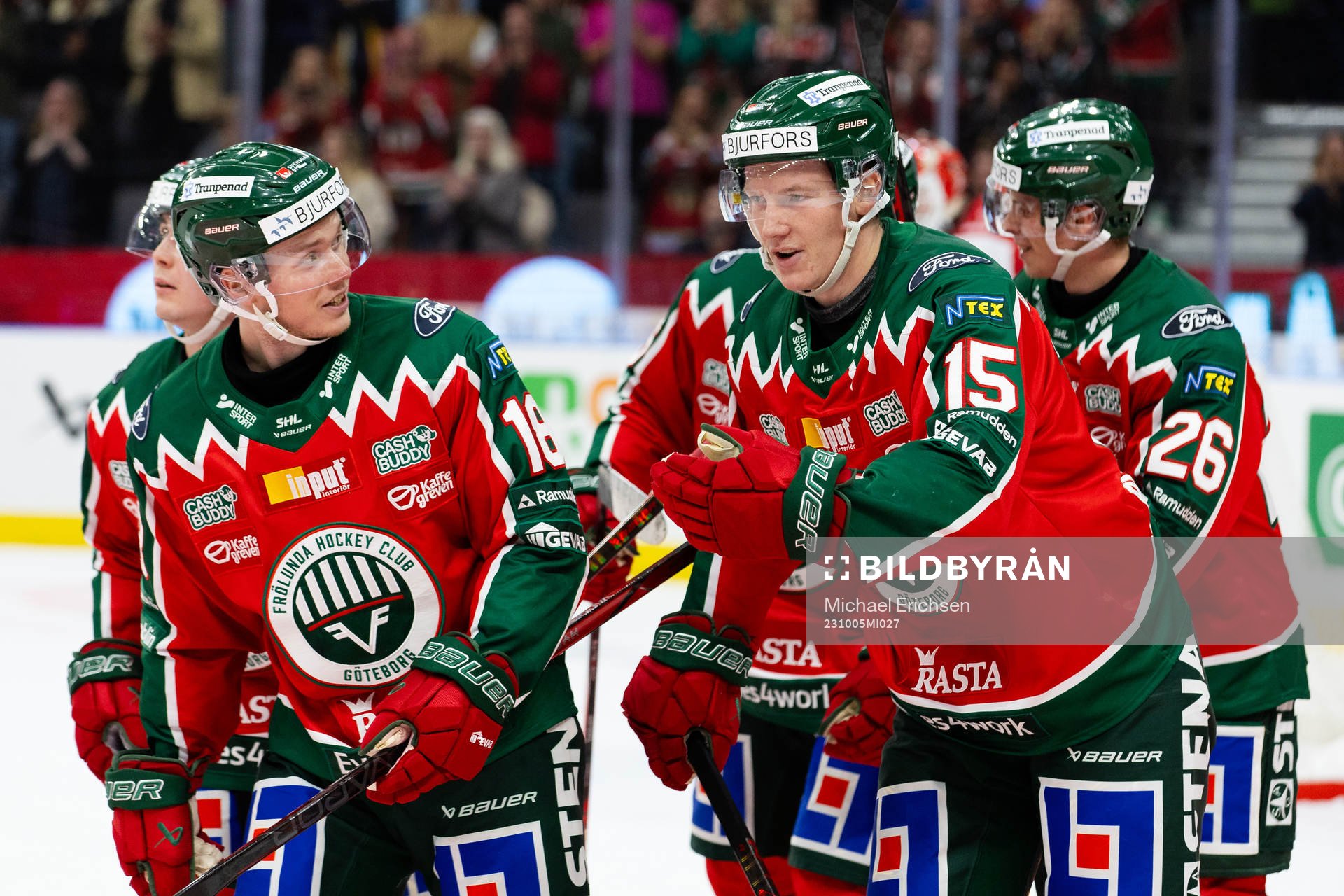 Frölundas Gustav Rydahl jublar ihop med Linus Öberg