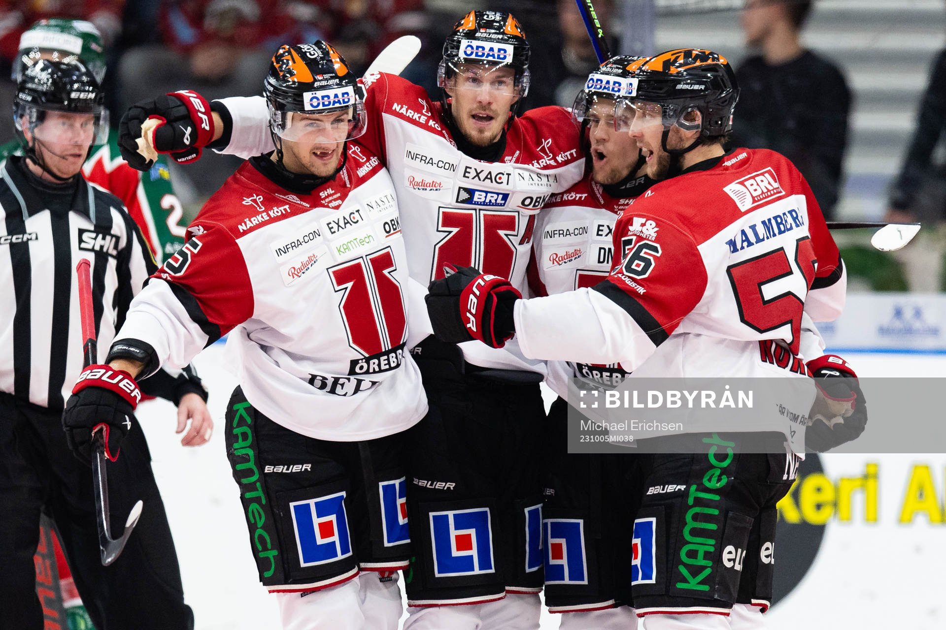 Örebros Robin Norell jublar med lagkamrater