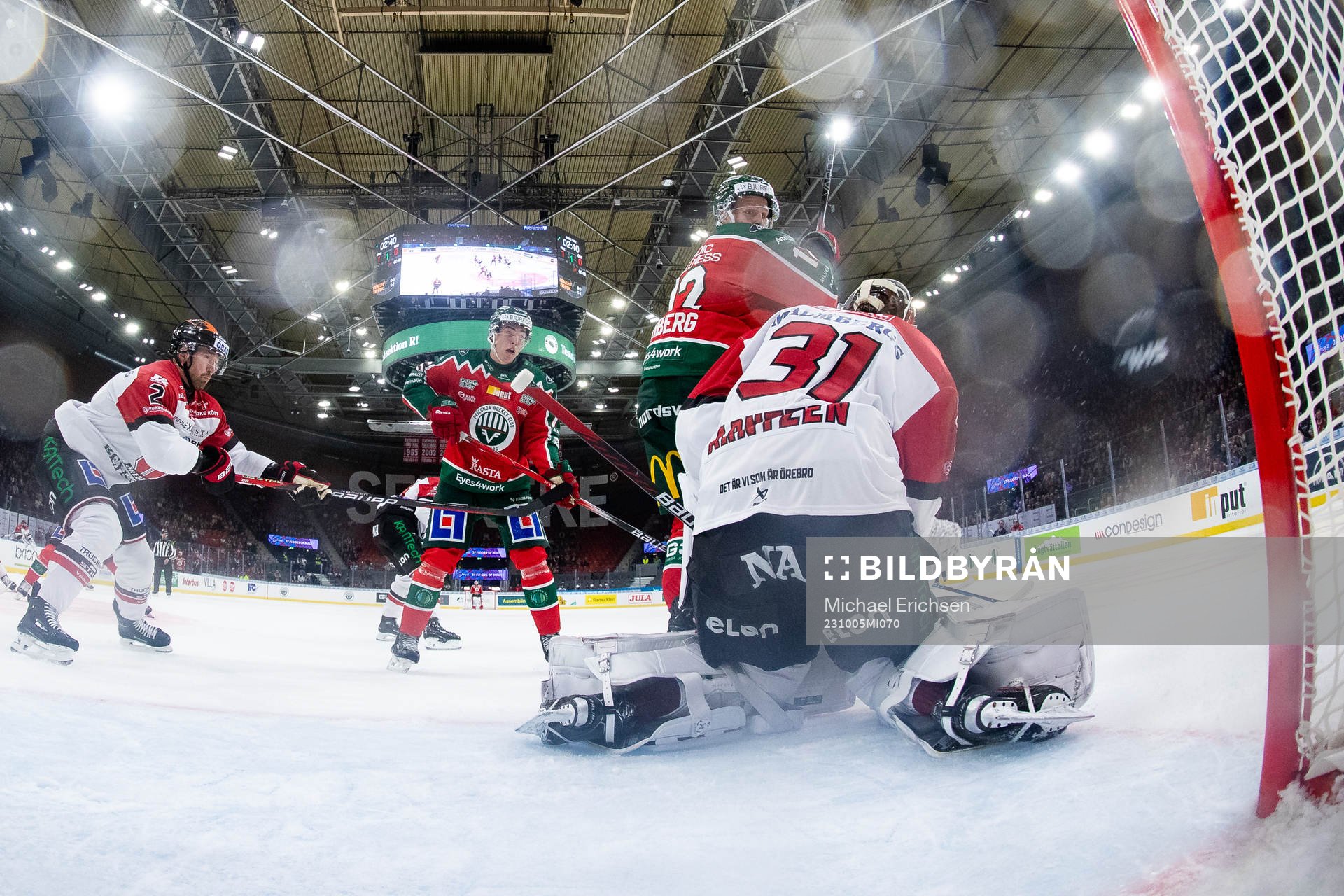 Frölundas Jere Innala (ej i bild) skjuter 2-0 i mål bakom